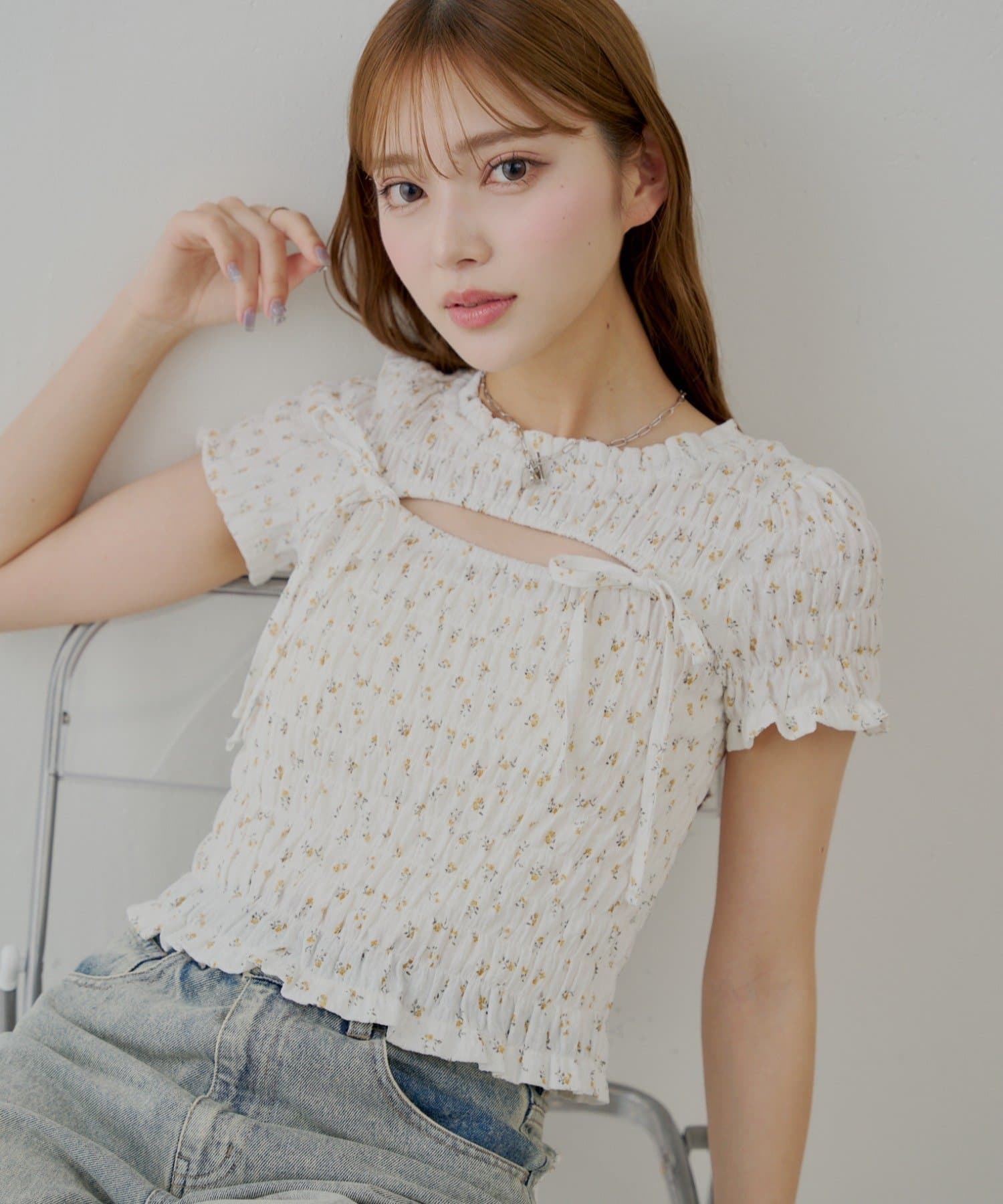 大人の女性らしい上品さを兼ね備えたトップス※新色・ブラウン / ブラック※こちらはトップスのみの商品でございます。スカートとのセットアイテムではございません。予めご了承くださいませ。▶商品ポイント・胸