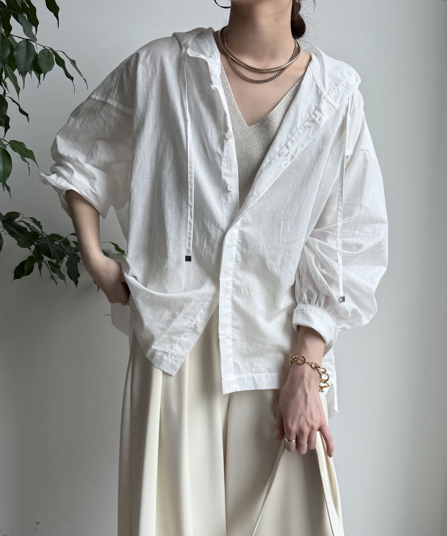 ■2025 SPRING & SUMMER ITEM■WEB限定！こなれ感とラフさを両立。コットンリネンフーディーシャツ軽やかな着心地のコットンリネンフーディーシャツ。さらりとした肌触りで、こ