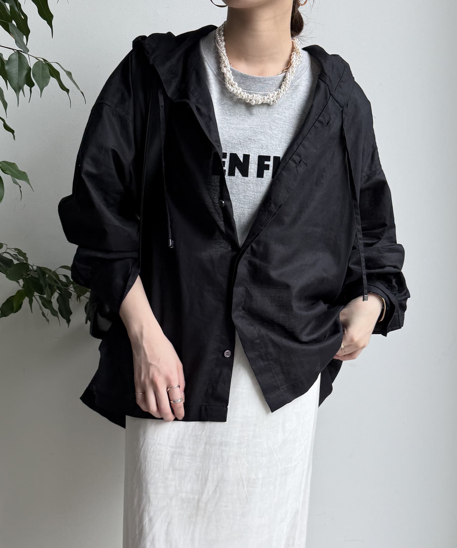 ■2025 SPRING & SUMMER ITEM■WEB限定！こなれ感とラフさを両立。コットンリネンフーディーシャツ軽やかな着心地のコットンリネンフーディーシャツ。さらりとした肌触りで、こ
