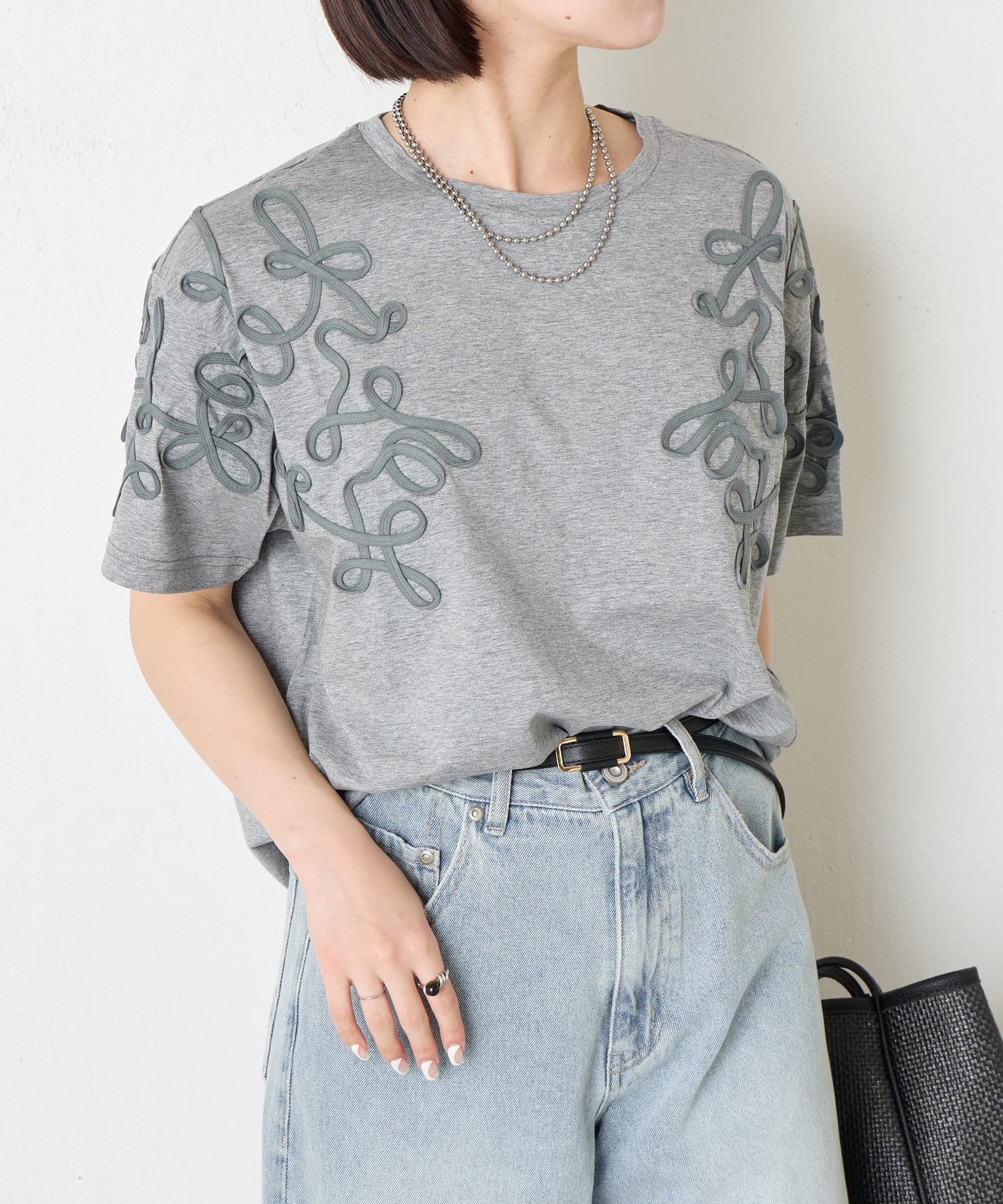 Jena　espace merveilleux(ジェナ　エスパスメルヴェイユ) スピンドルコード刺繍カットソー