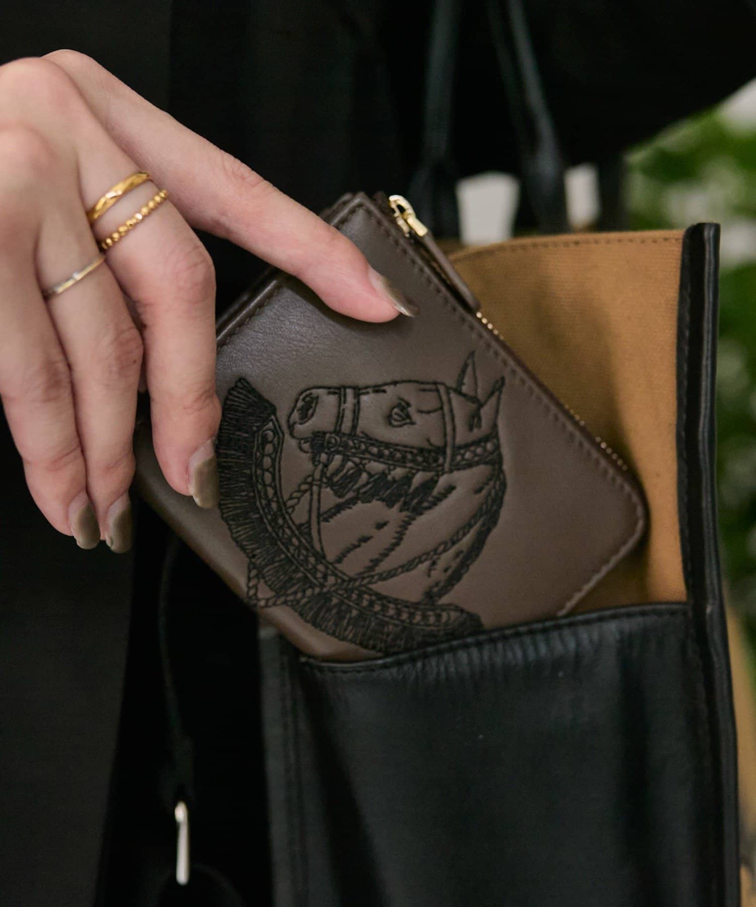 ear PAPILLONNER(イア パピヨネ) sampo×ear 本革アニマル刺しゅう折り財布