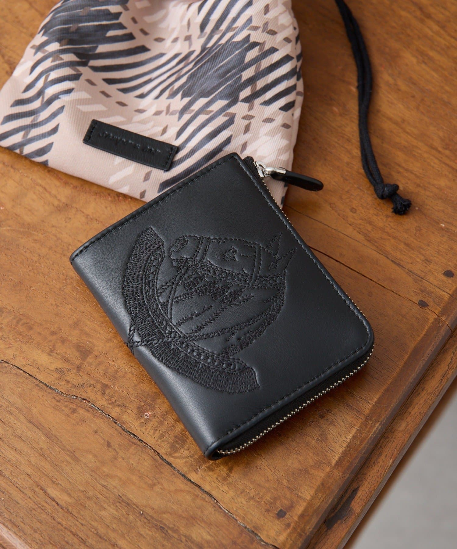 ear PAPILLONNER(イア パピヨネ) sampo×ear 本革アニマル刺しゅう折り財布