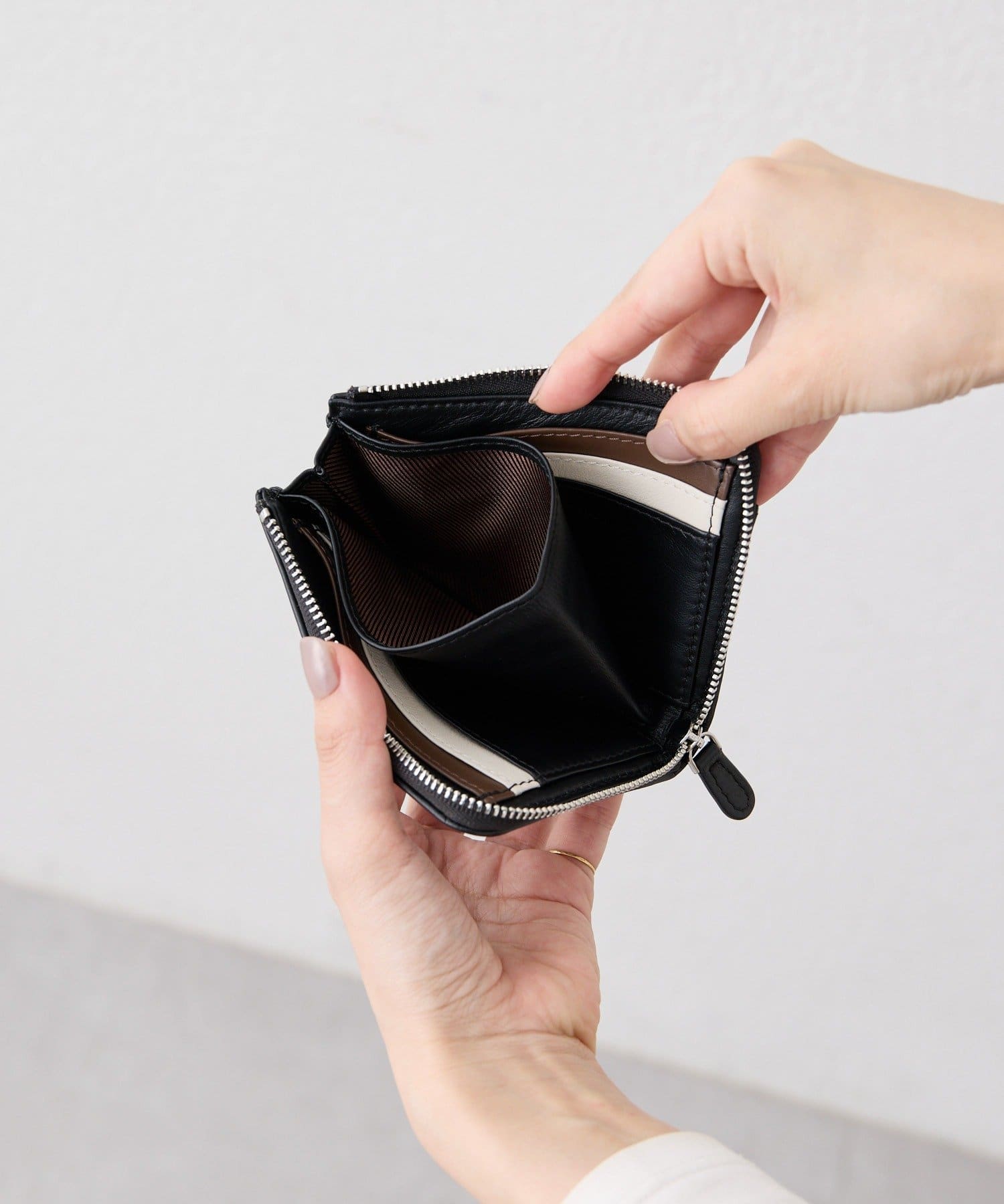 ear PAPILLONNER(イア パピヨネ) sampo×ear 本革アニマル刺しゅう折り財布