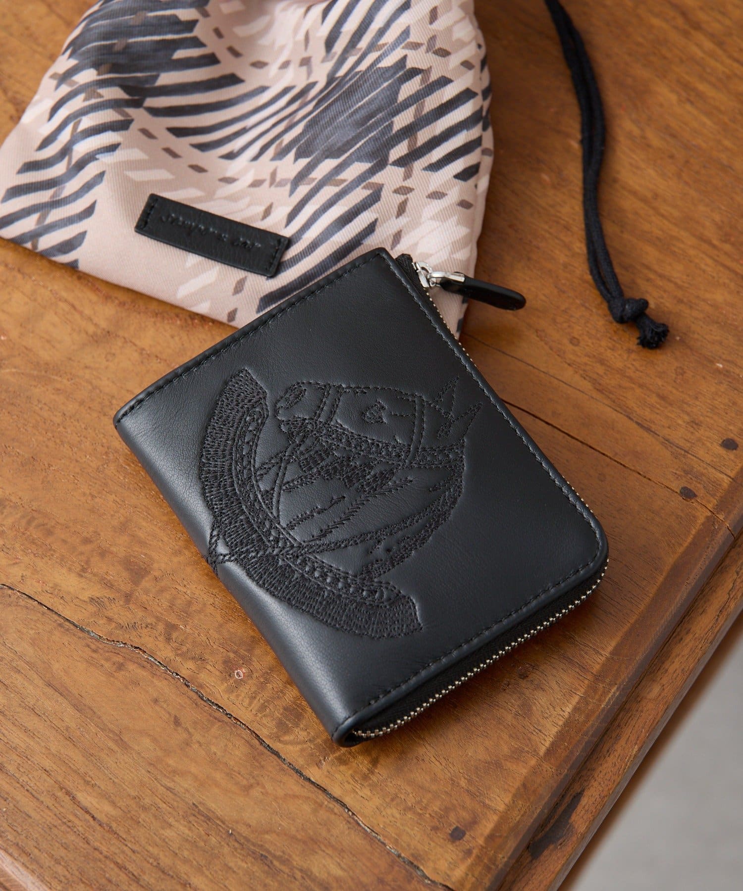 ear PAPILLONNER(イア パピヨネ) sampo×ear 本革アニマル刺しゅう折り財布