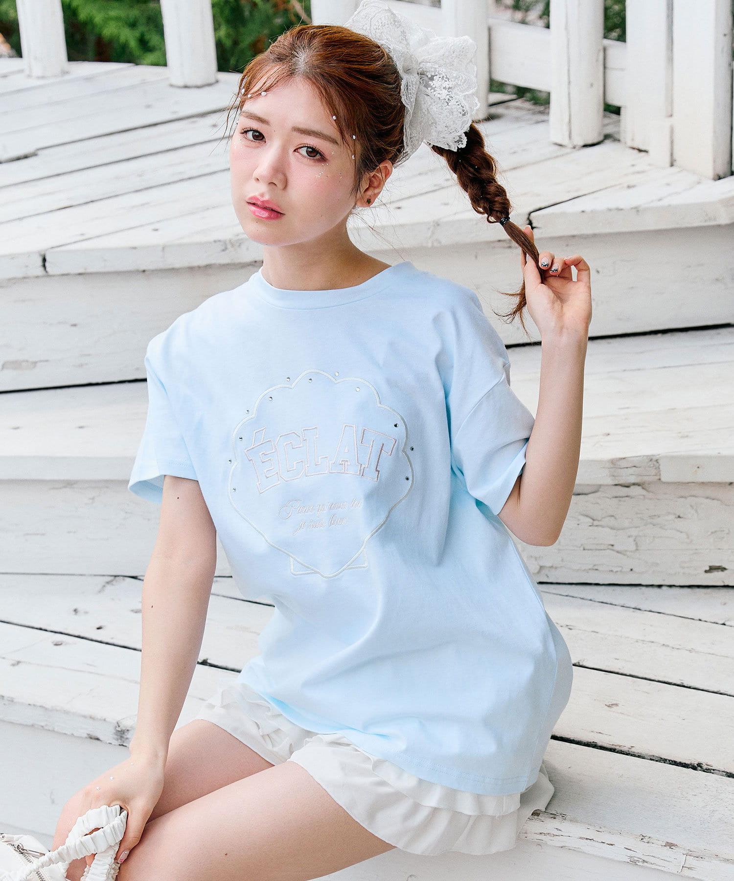 シェルやパールで夏らしさたっぷりなTシャツ■デザイン・夏にぴったりなデザインで、カラーごとに違いを楽しめるTシャツ。・デザインはオフはシェルのプリント、サックスはシェル刺繍、ラベンダーはパールロゴです