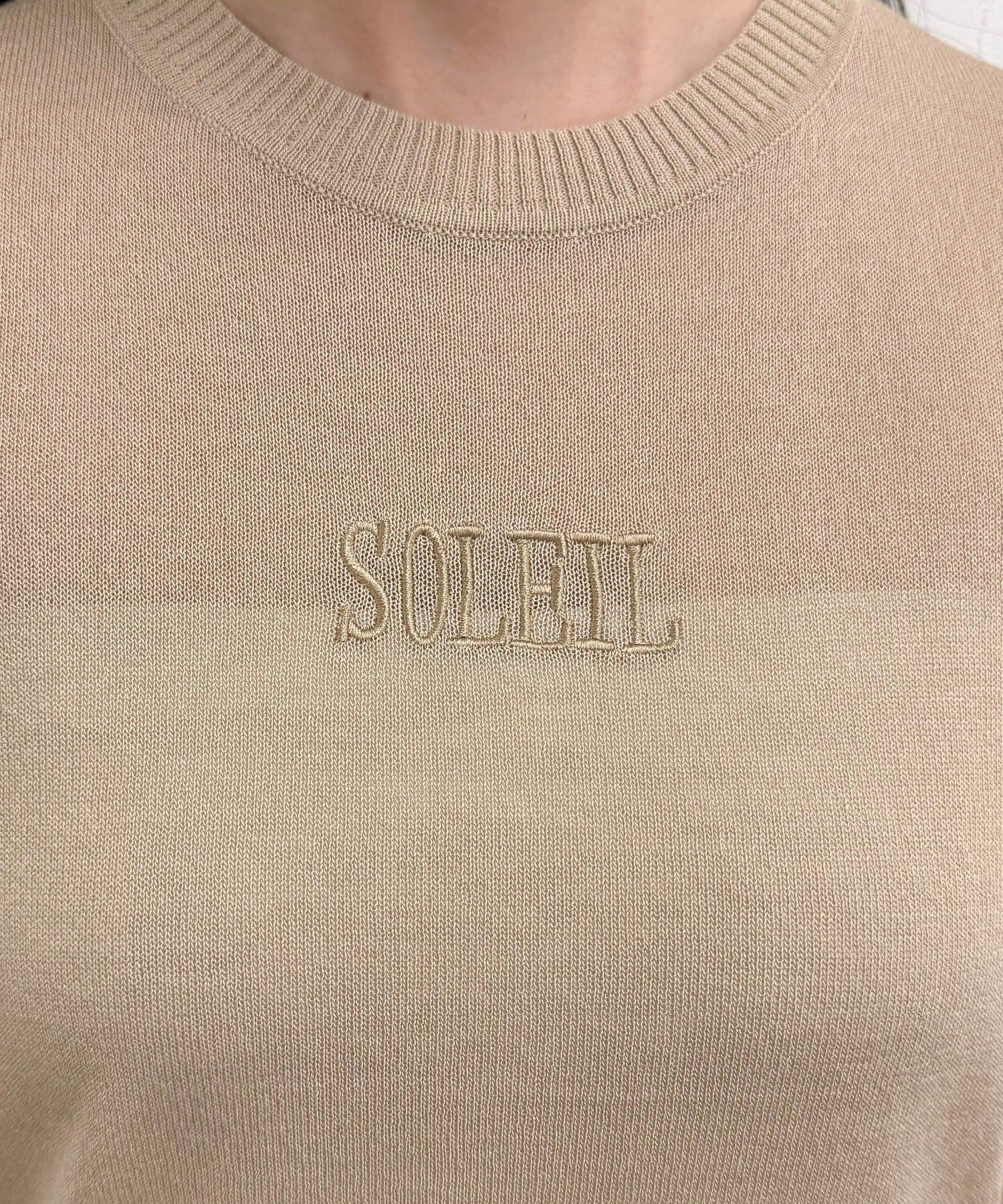 FREDY & GLOSTER(フレディ アンド グロスター) シアー刺繍ロゴニットプルオーバー