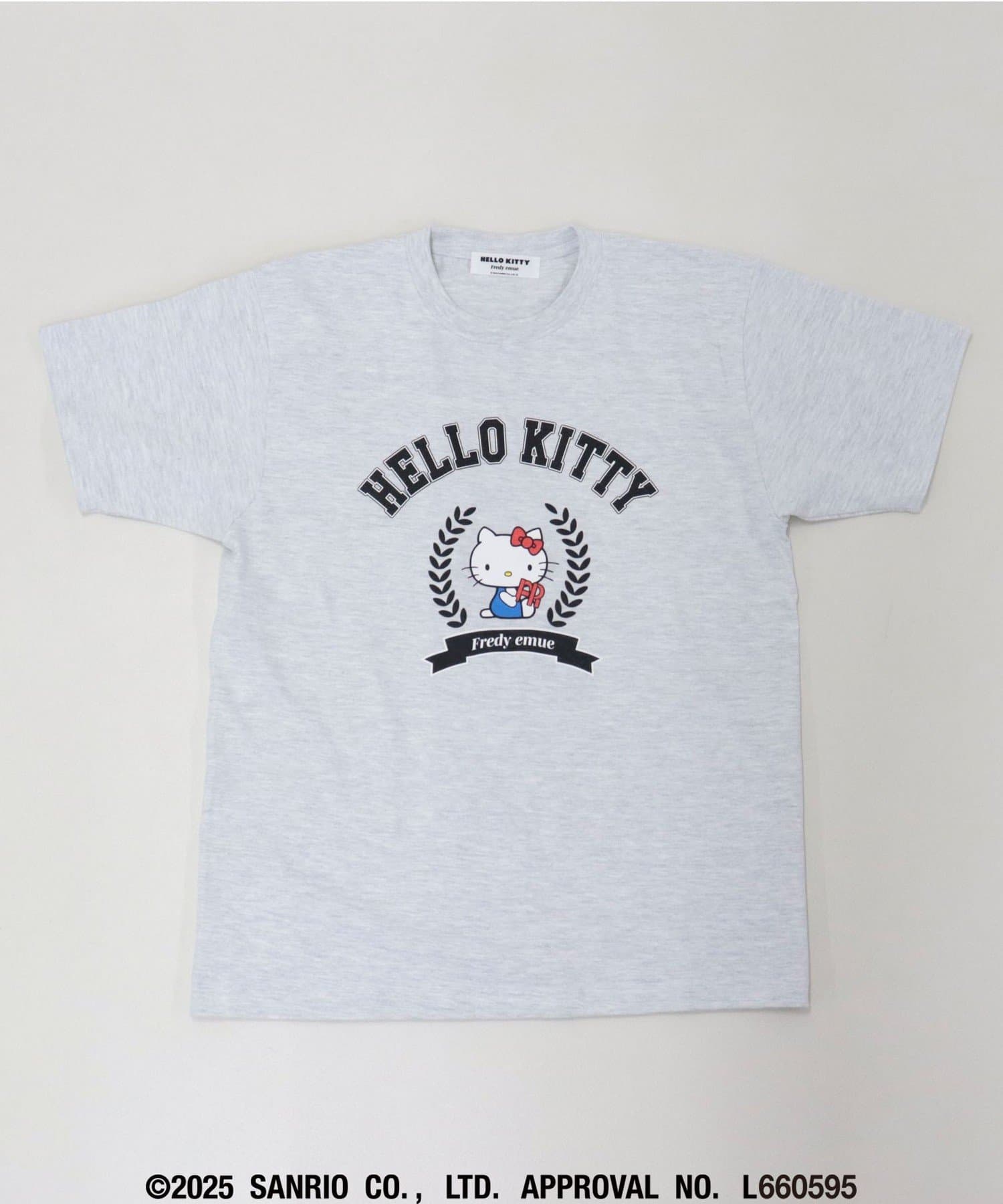 FREDY & GLOSTER(フレディ アンド グロスター) 【HELLO KITTY meet FREDY emue】 カレッジプリントT