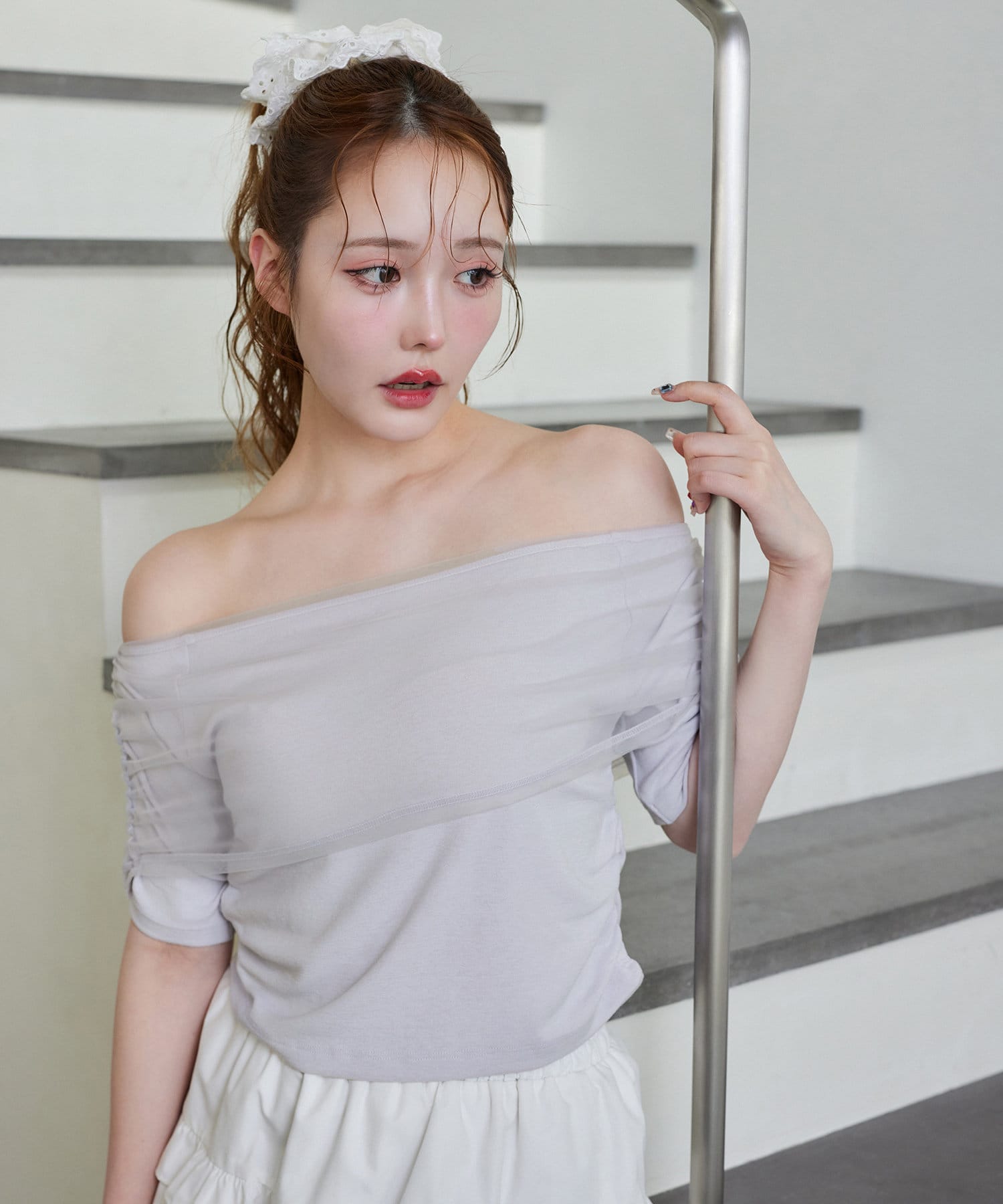 ~NICECLAUP 2025 Summer Collection~ヘルシーな肌見せが叶うオフショルトップスオフショル部分は大きく折り返しているので大人っぽい印象に。伸びの良いカットソー素材で、程よく