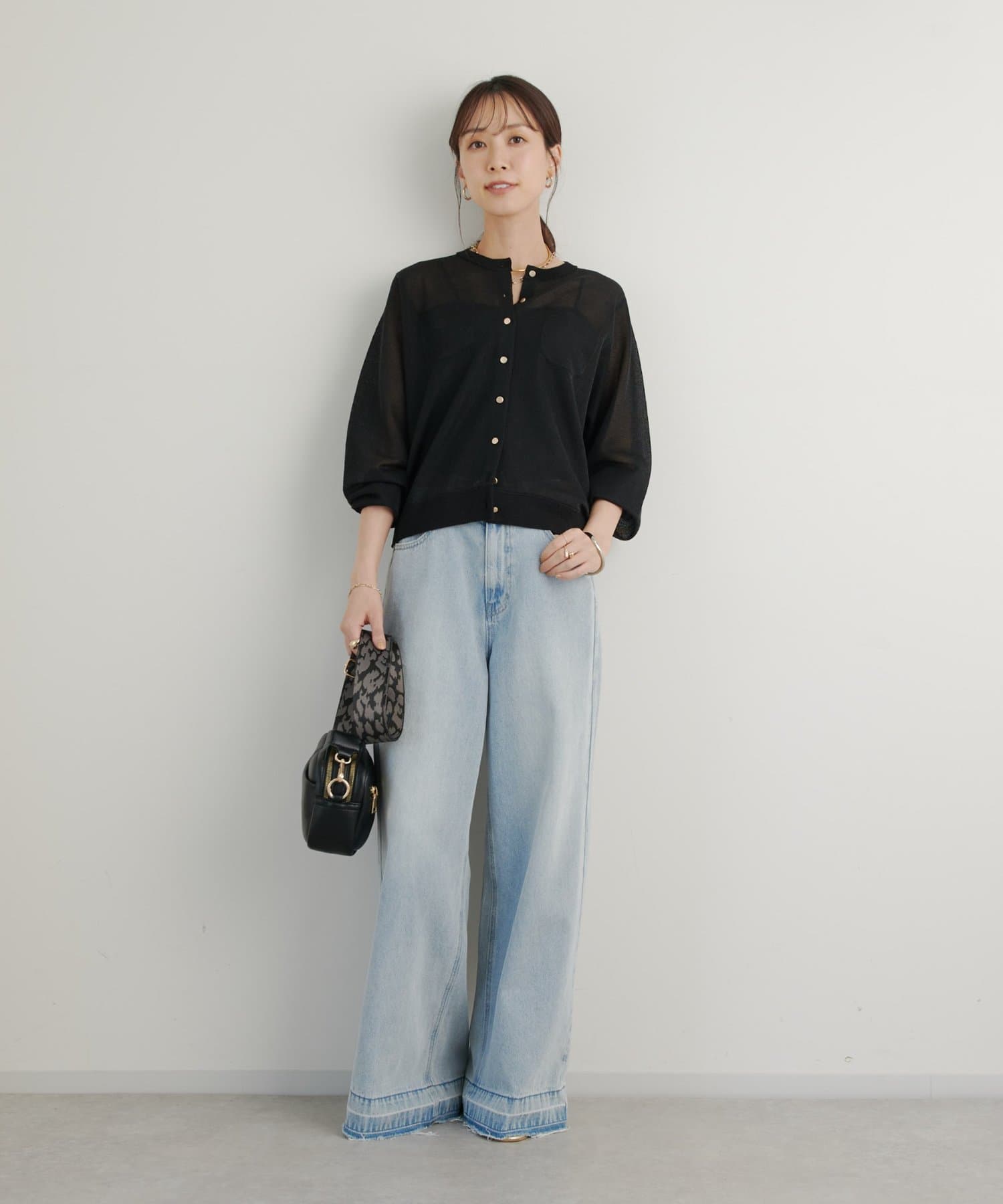 un dix cors(アンディコール) 《大人可愛くきちんと見え》クルーネックラメニットカーディガン
