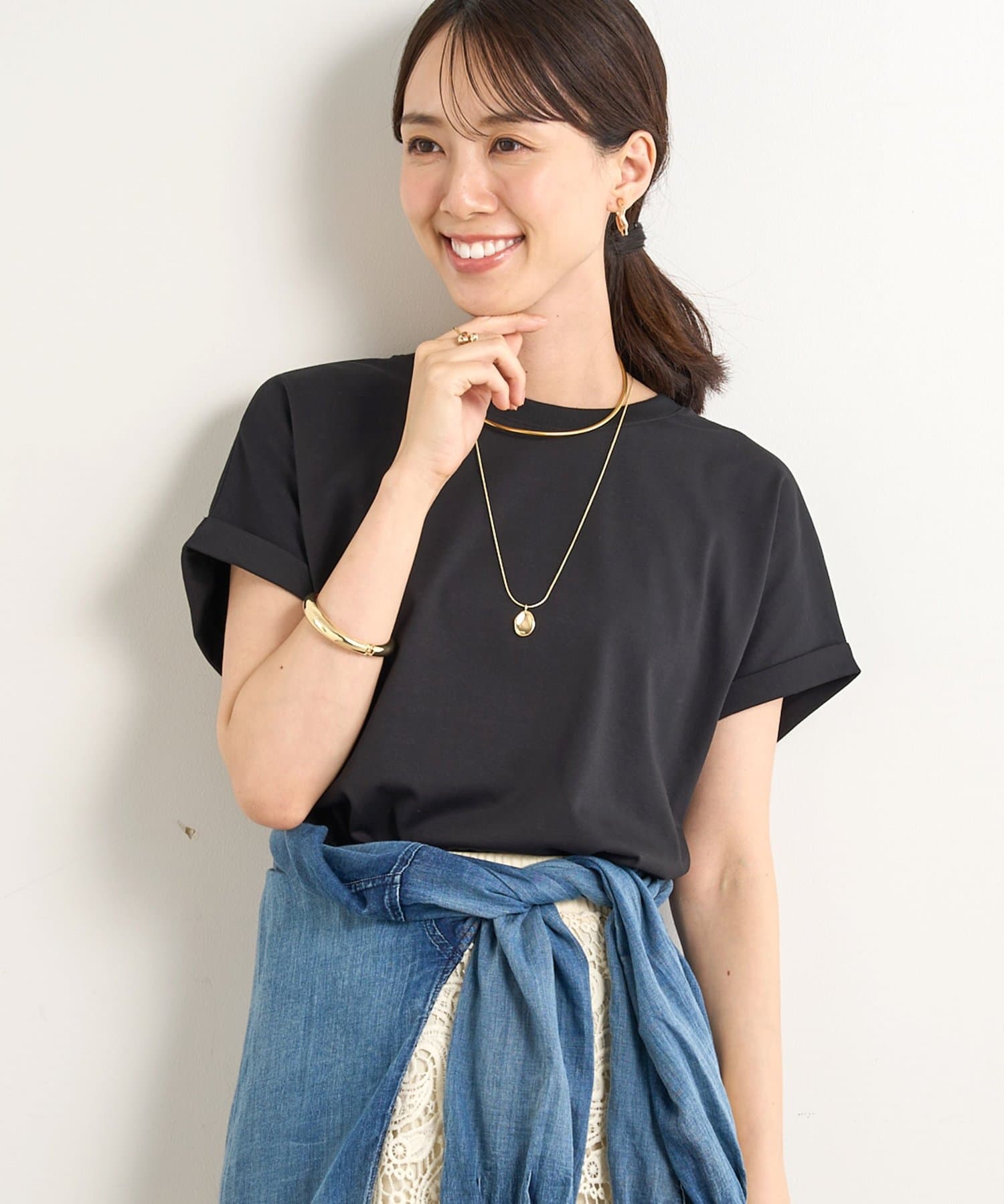 機能性抜群、夏コーデに大活躍間違いなしのカットソー商品ポイント・接触冷感・UVカット・速乾性を兼ね備えた機能性抜群の素材で仕立てられたカットソー。・シンプルなデザインでボトムを選ばず合わせられるので、