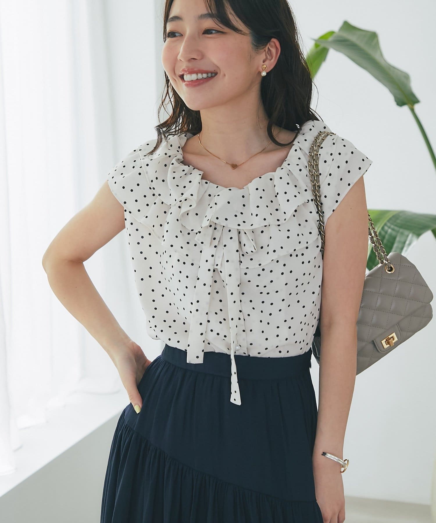 La boutique BonBon(ラブティックボンボン) 【最強愛され】ギャザーフリルリボンノースリブラウス