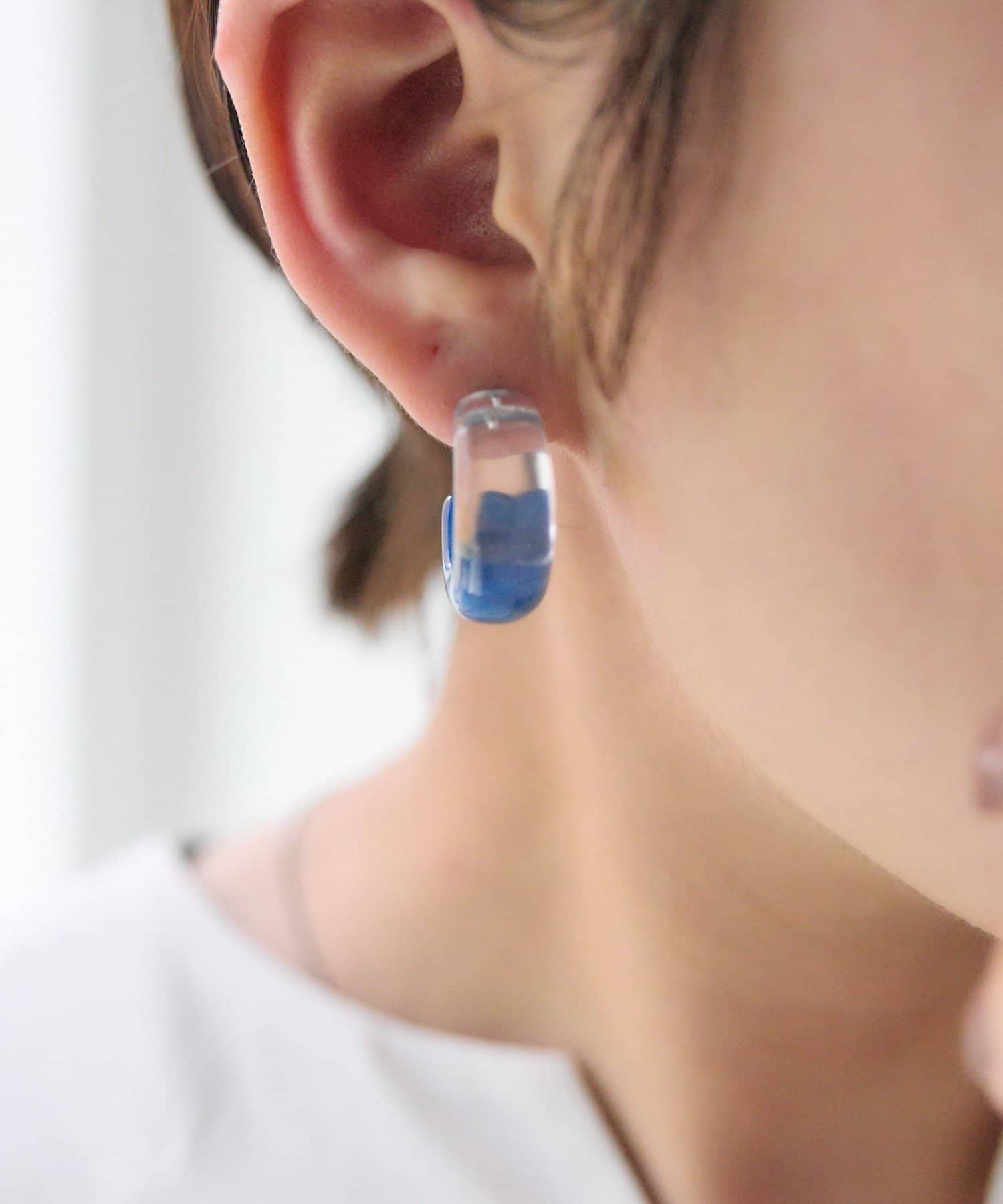 ear PAPILLONNER(イア パピヨネ) 《チタンポスト》ハーフクリアピアス