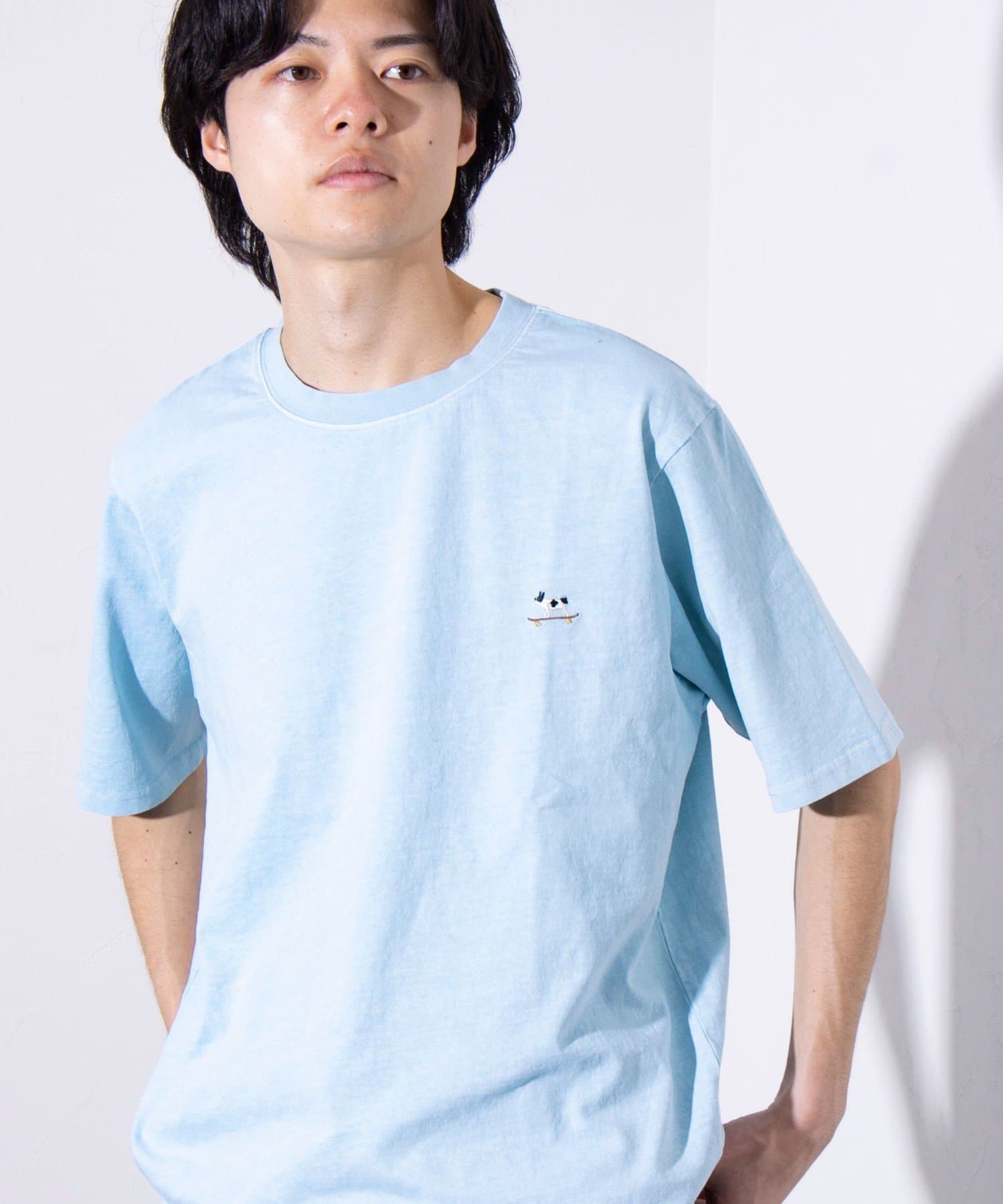 ■その人気から定番シリーズと化したフレンチブルドッグロゴ刺繍シリーズ！・16番手の糸を使用し、ややふっくらした風合い・ピグメント加工によるこなれた雰囲気を演出・フレブル刺繍のワンポイントがアクセントに