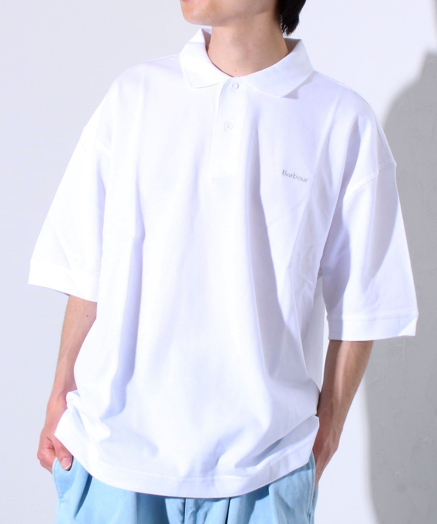 No.251MML1469【WEB限定アイテム】バブアーの夏の定番アイテム、ポロシャツから新たなスタイルが登場。オーバーサイズフィットで作られた本商品は、一枚で着てもサマになるフィット感が特徴です。胸
