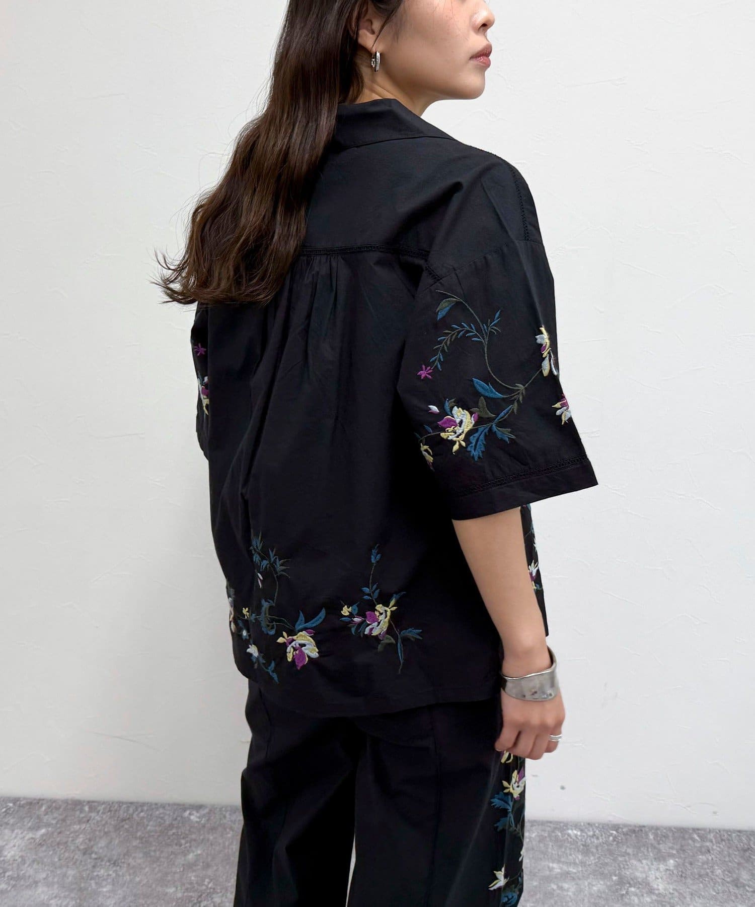 FREDY & GLOSTER(フレディ アンド グロスター) 《セットアップ対応》カラフル刺繍シャツ