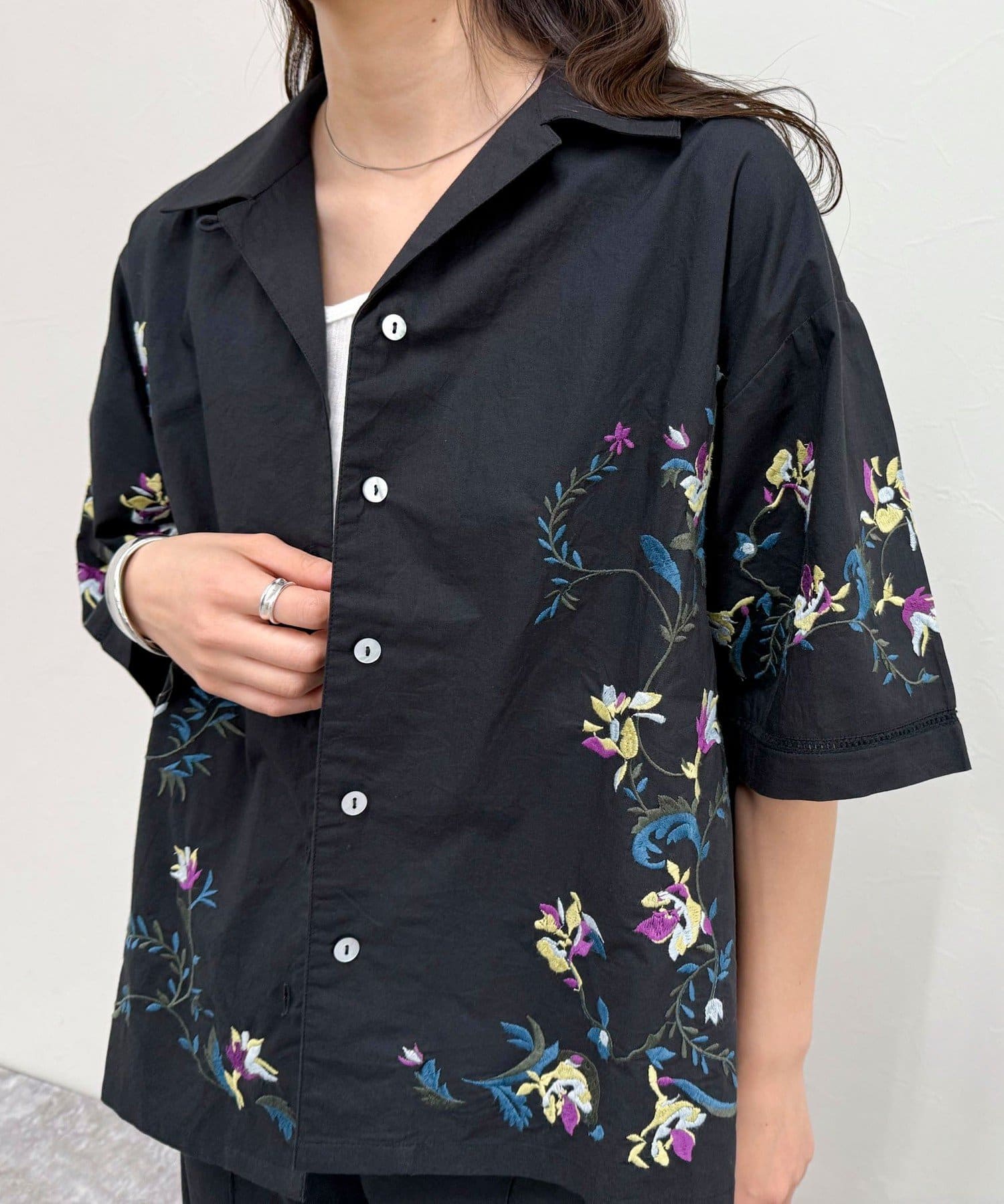 FREDY & GLOSTER(フレディ アンド グロスター) 《セットアップ対応》カラフル刺繍シャツ