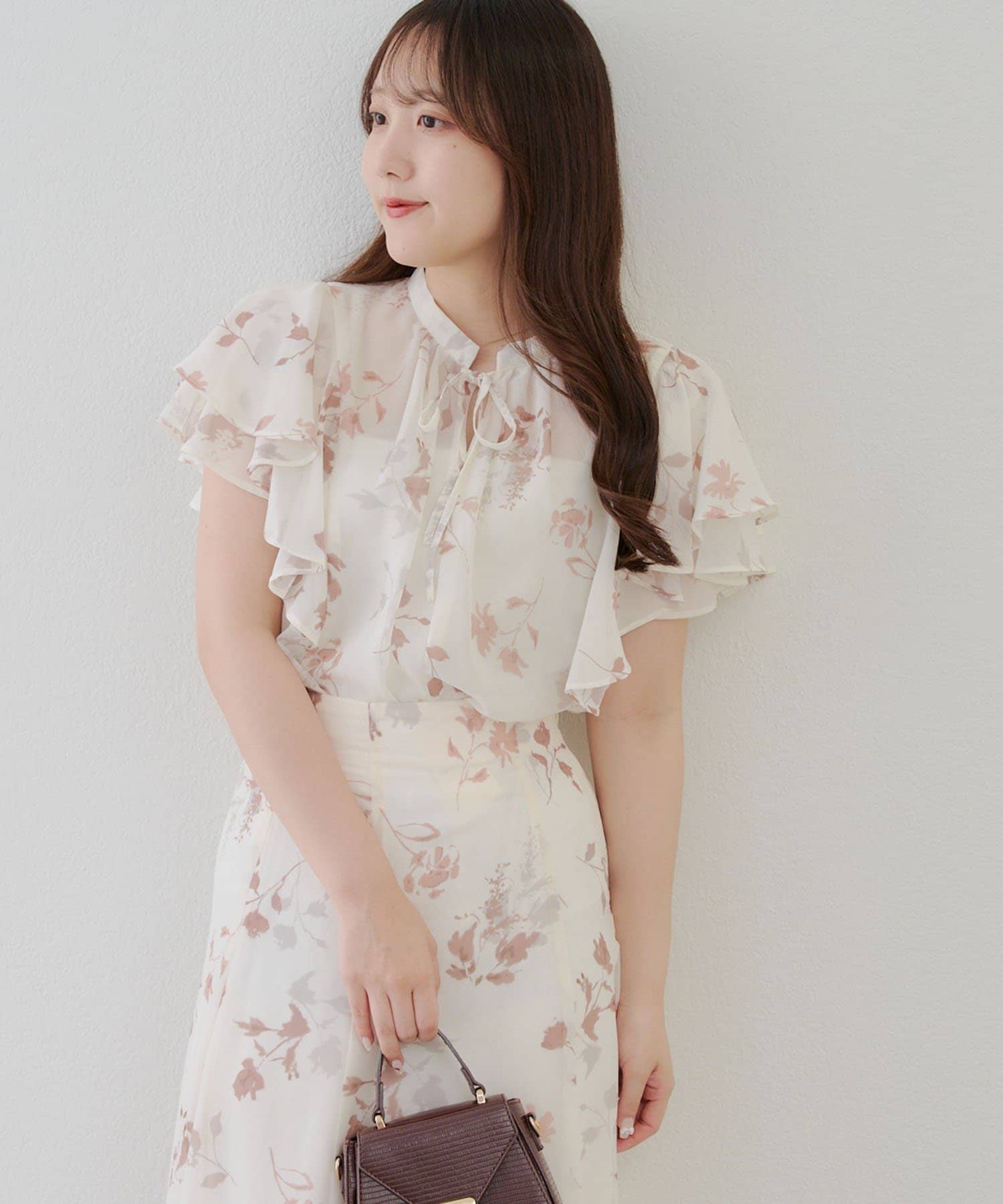 NICE CLAUP / OLIVE des OLIVE OUTLET(ナイスクラップ  / オリーブ デ オリーブ アウトレット) 【ANOTHER BRANCH】ぼかし花柄フレア袖ブラウス