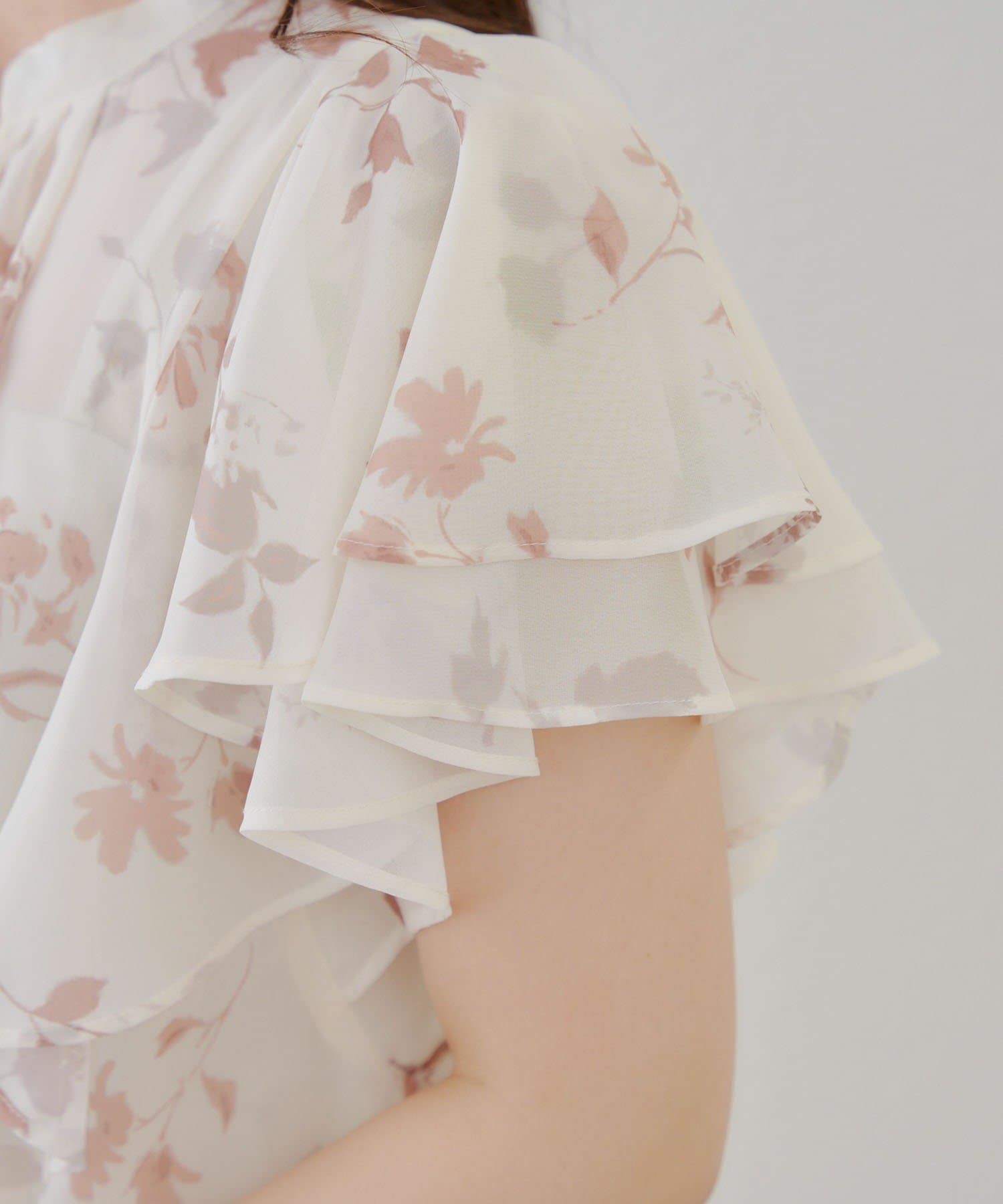 NICE CLAUP / OLIVE des OLIVE OUTLET(ナイスクラップ  / オリーブ デ オリーブ アウトレット) 【ANOTHER BRANCH】ぼかし花柄フレア袖ブラウス