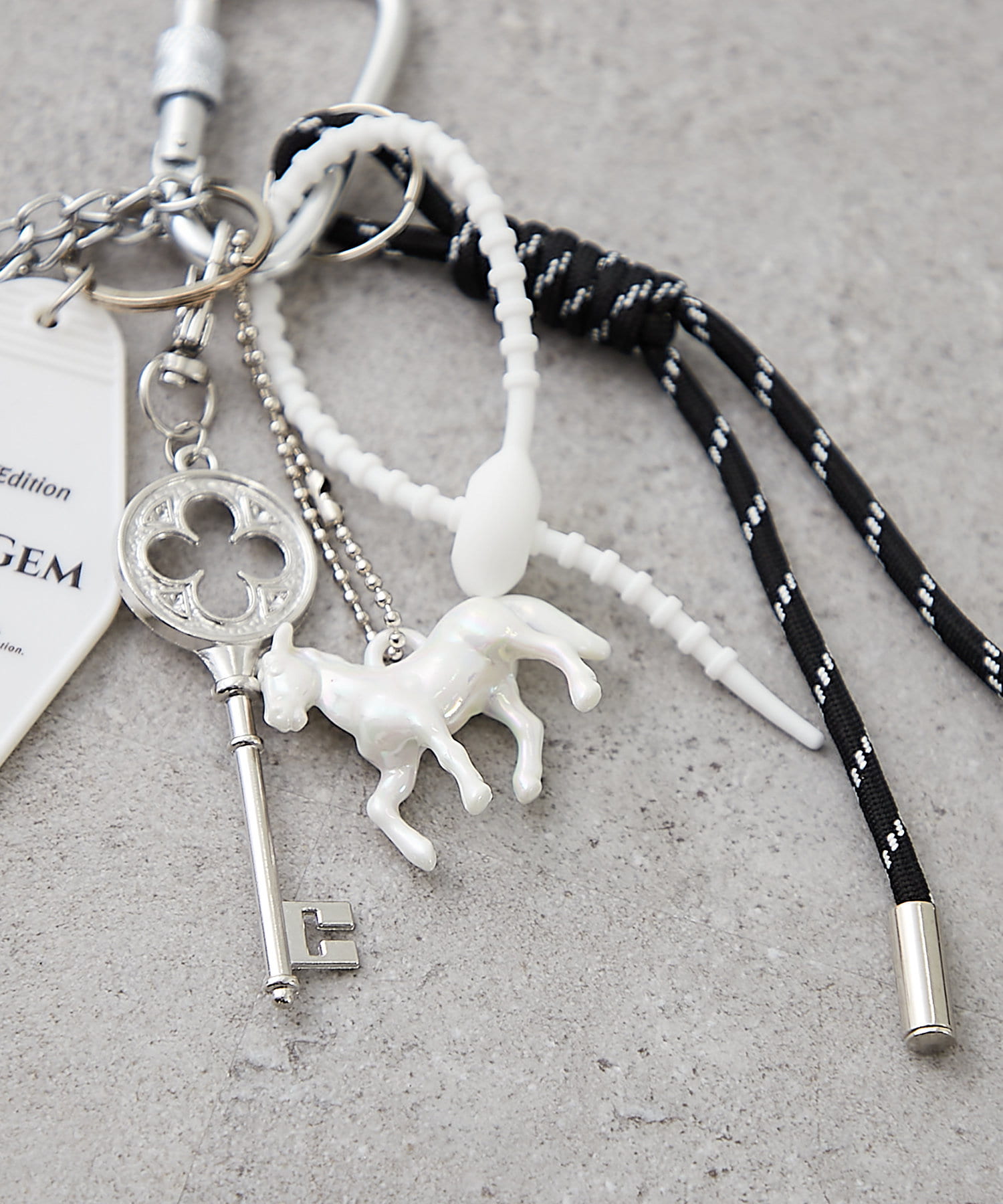 Remind me and forever(リマインドミーアンドフォーエバー) モノクロミニバックチャーム