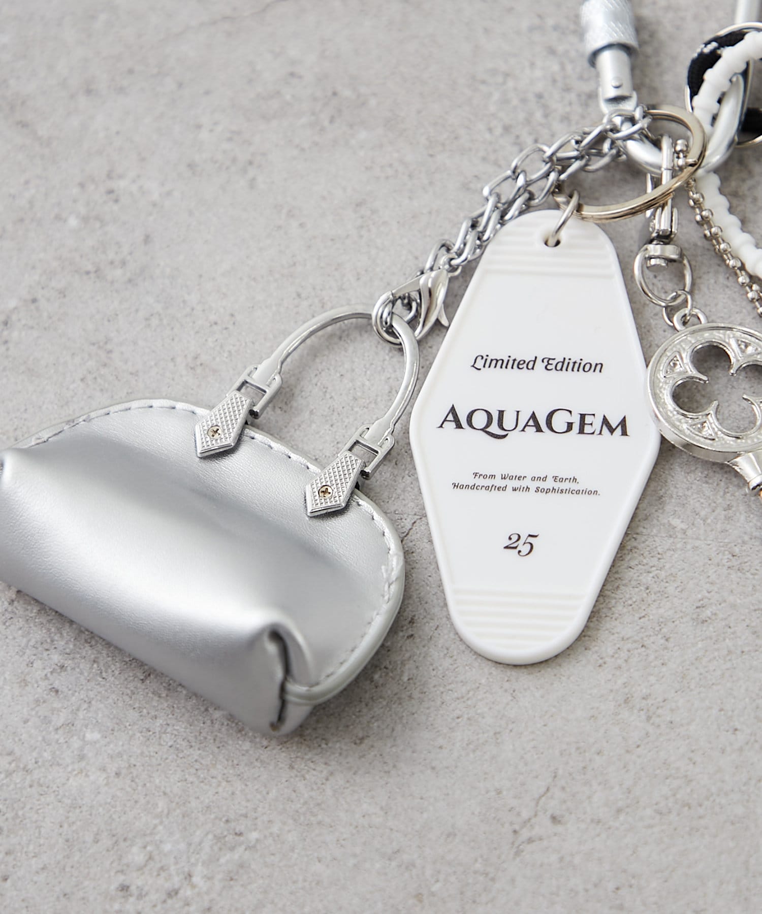 Remind me and forever(リマインドミーアンドフォーエバー) モノクロミニバックチャーム