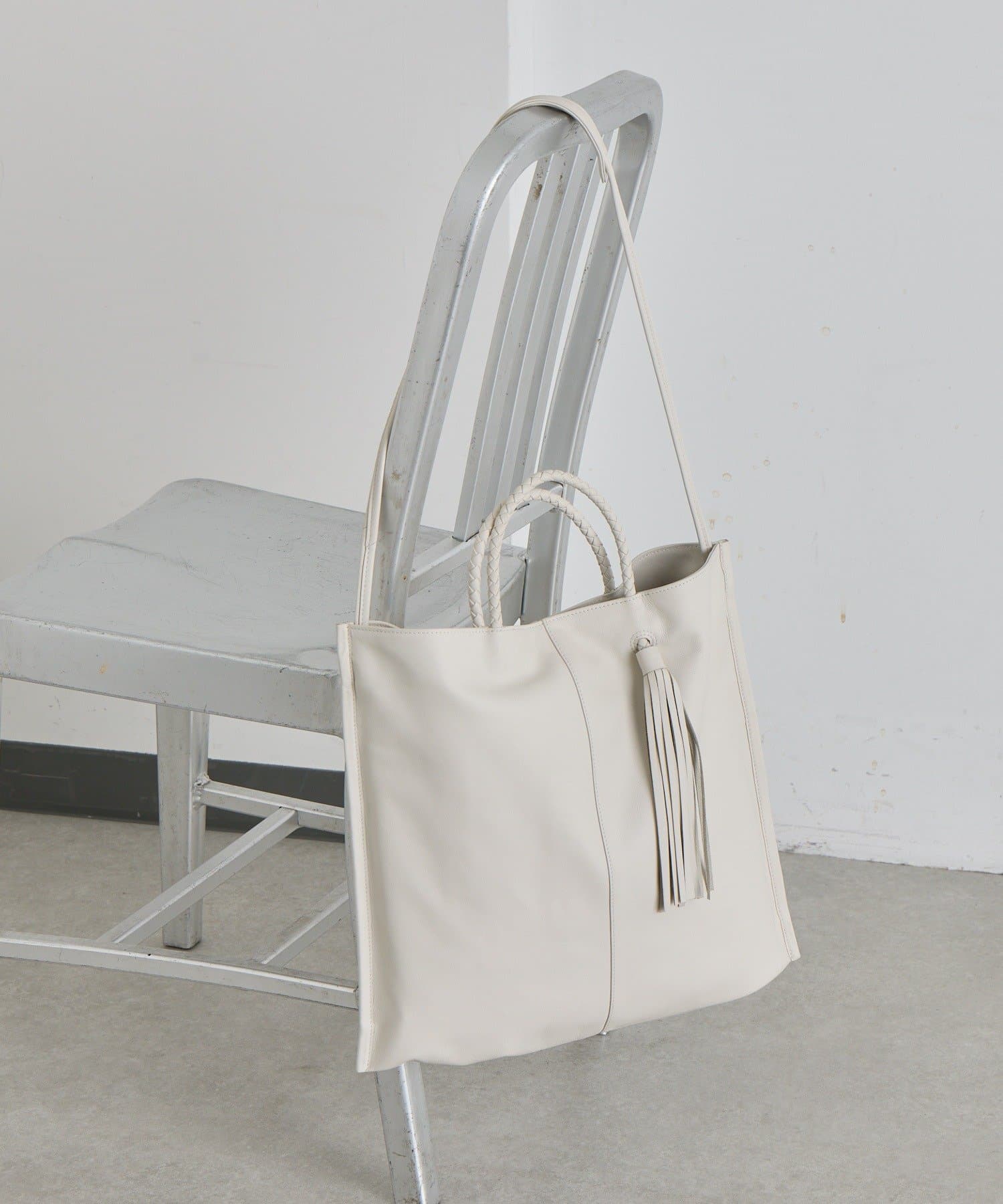 ear PAPILLONNER(イア パピヨネ) 追加決定！タッセルトートバッグ《本革/A4サイズ対応》