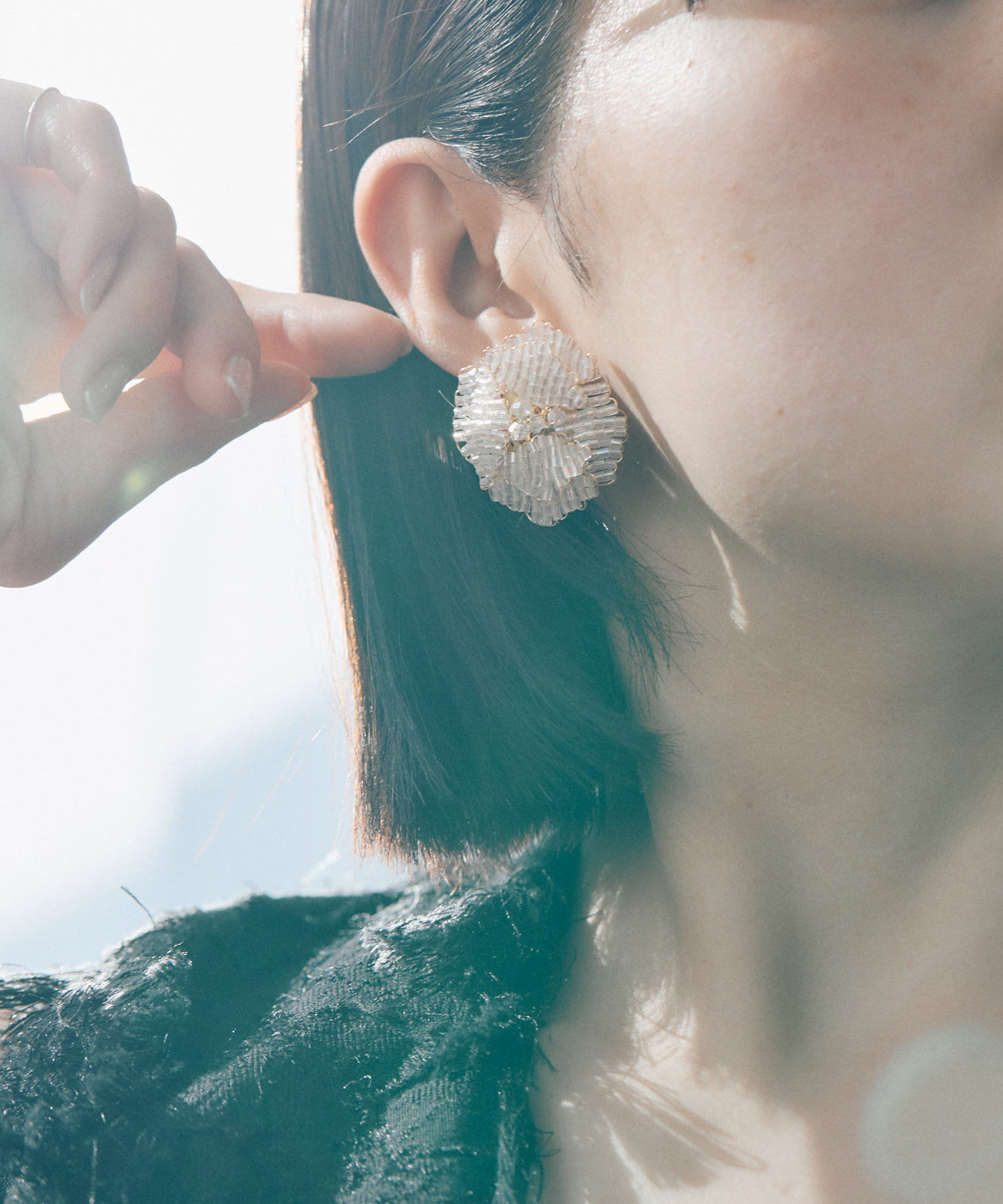ear PAPILLONNER(イア パピヨネ) モノトーンビーズフラワーピアス