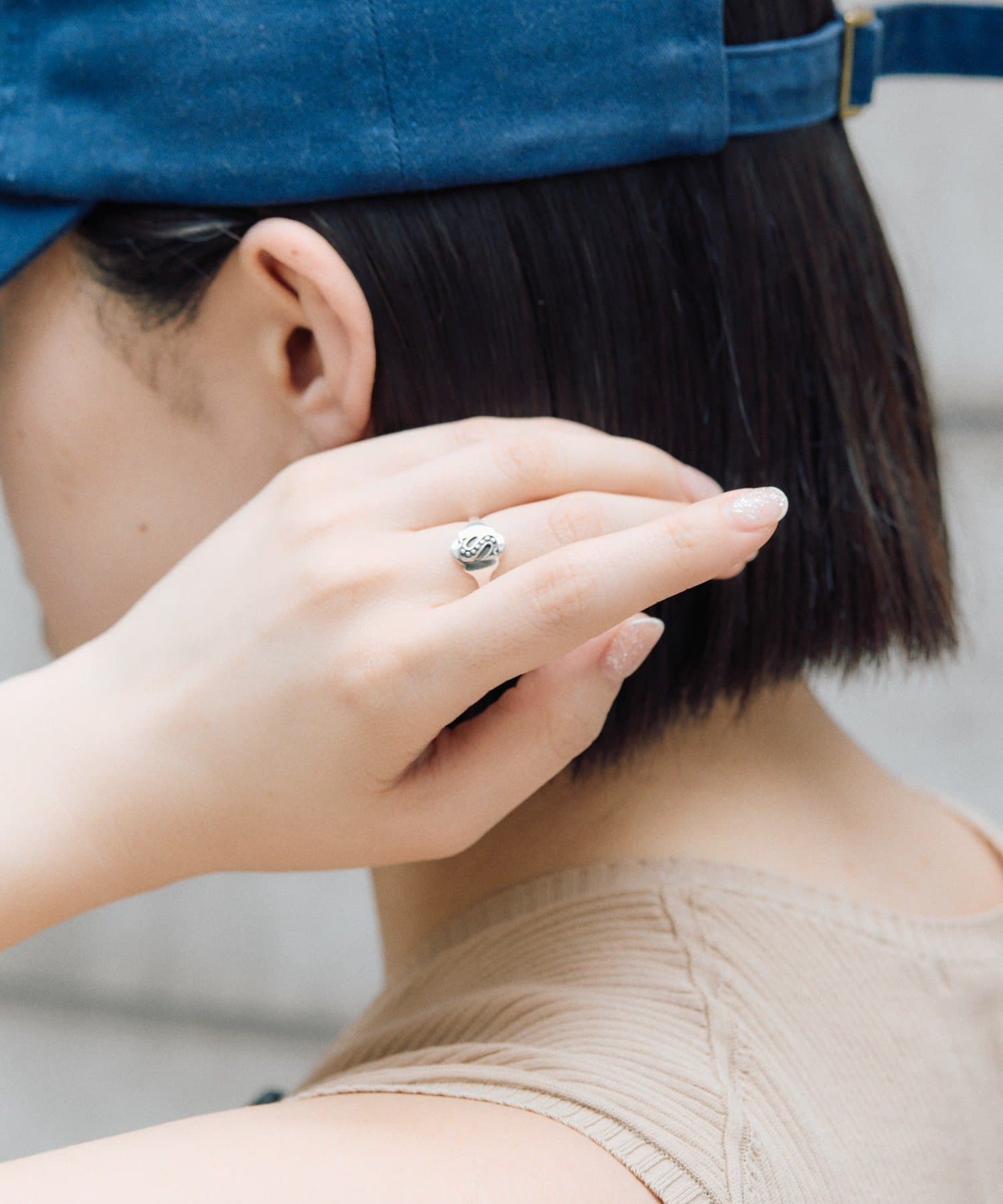 ear PAPILLONNER(イア パピヨネ) 《スターリングシルバー使用》スタッズイニシャルリング