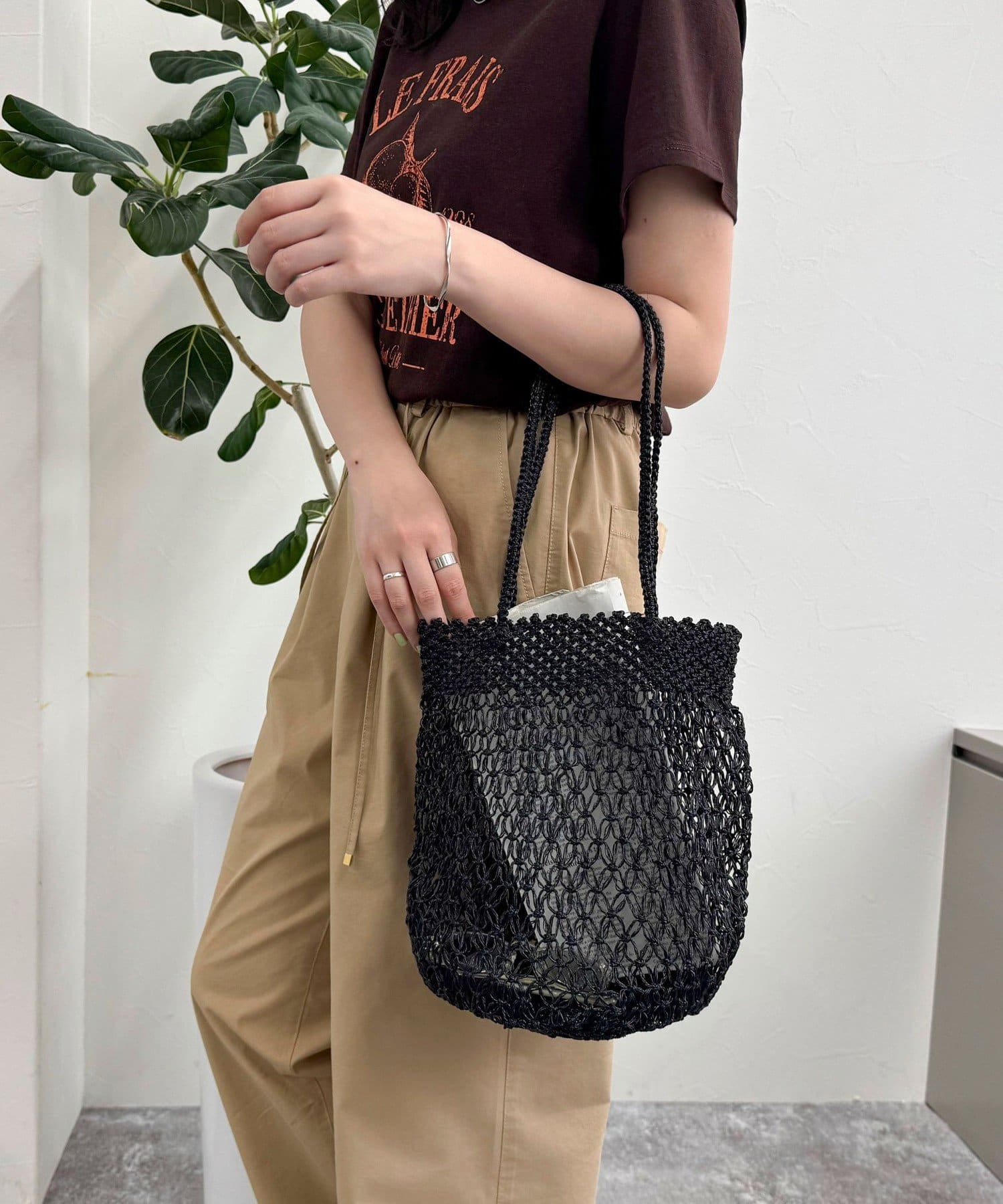 ◇The Bagmati◇【2025 SS】持つだけでお洒落見えするラウンドバッグ●point・巾着のようなコロンとした形が可愛いバッグです・メタリックな素材がコーディネートのアクセントに！・これ1つ