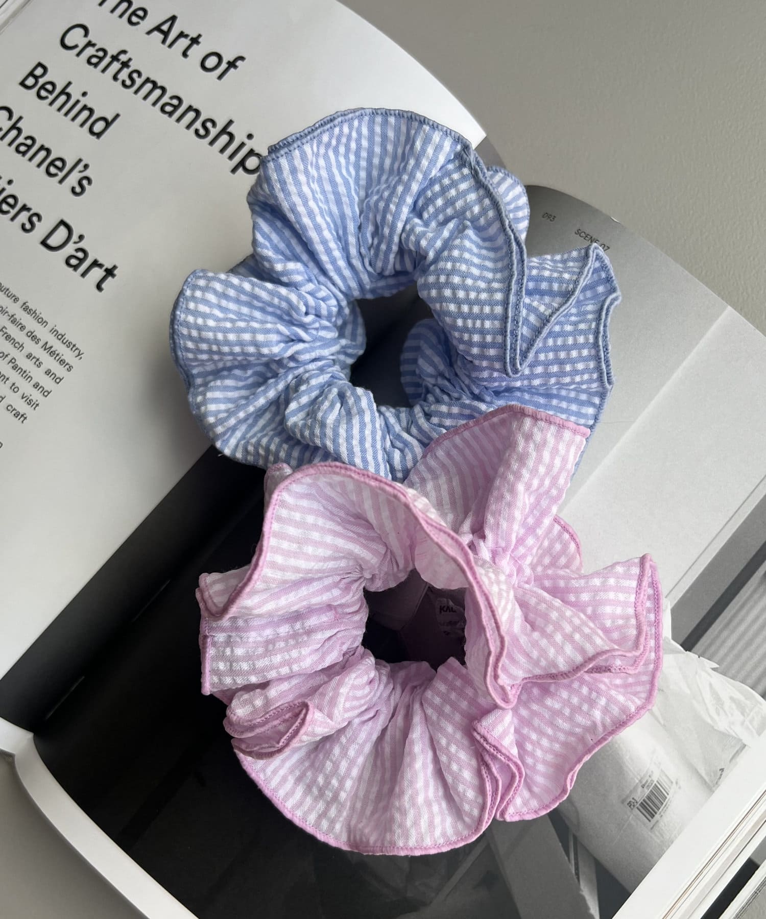 Lattice(ラティス) フリルストライプシュシュ