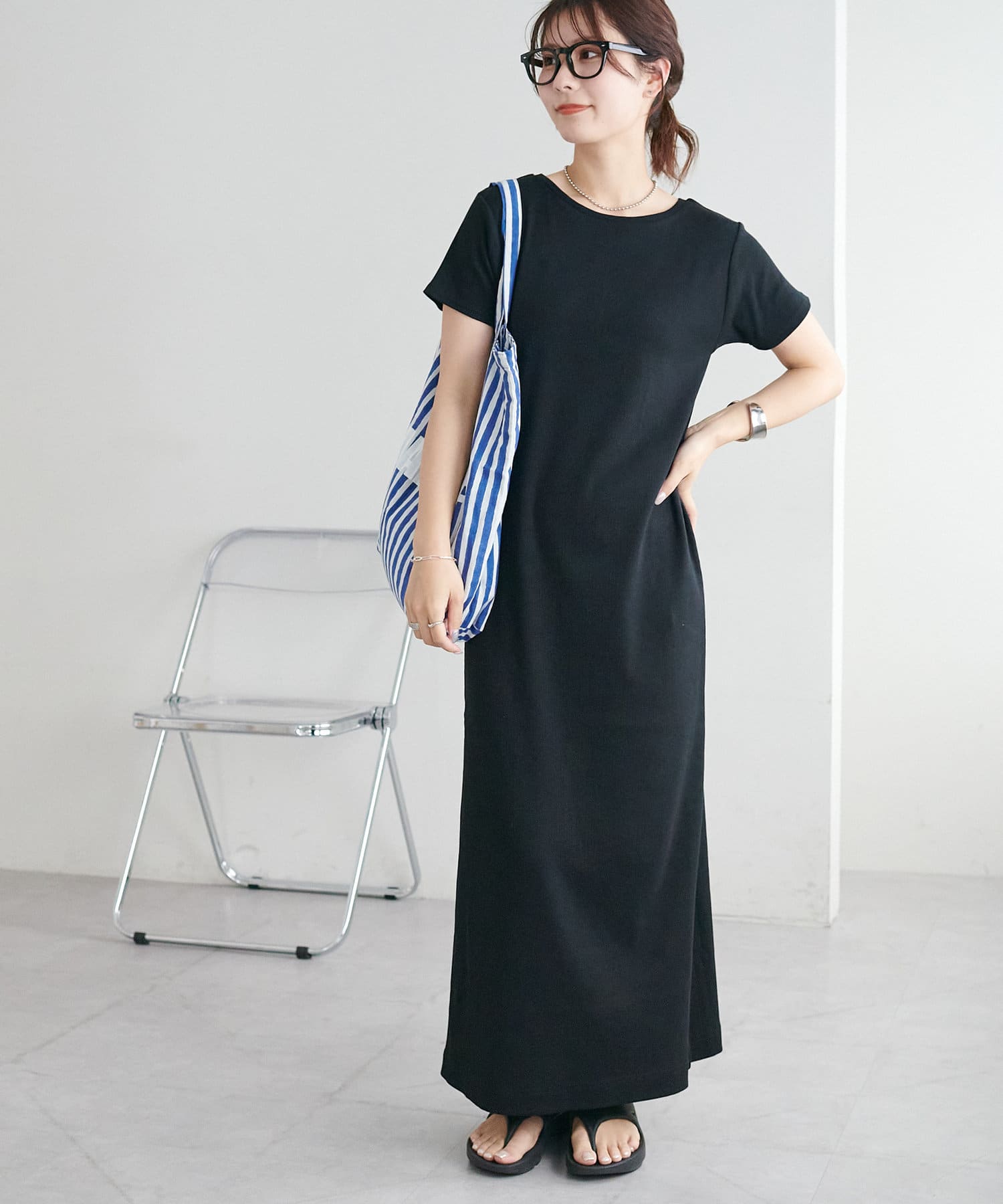 DISCOAT ONLINE LIMITED ITEMラクしてきれい見え◎大人のリブワンピ●デザインシンプルながら、程よいフィット感と美シルエットを両立。首元はクルーネックですっきり、ストレートなシル