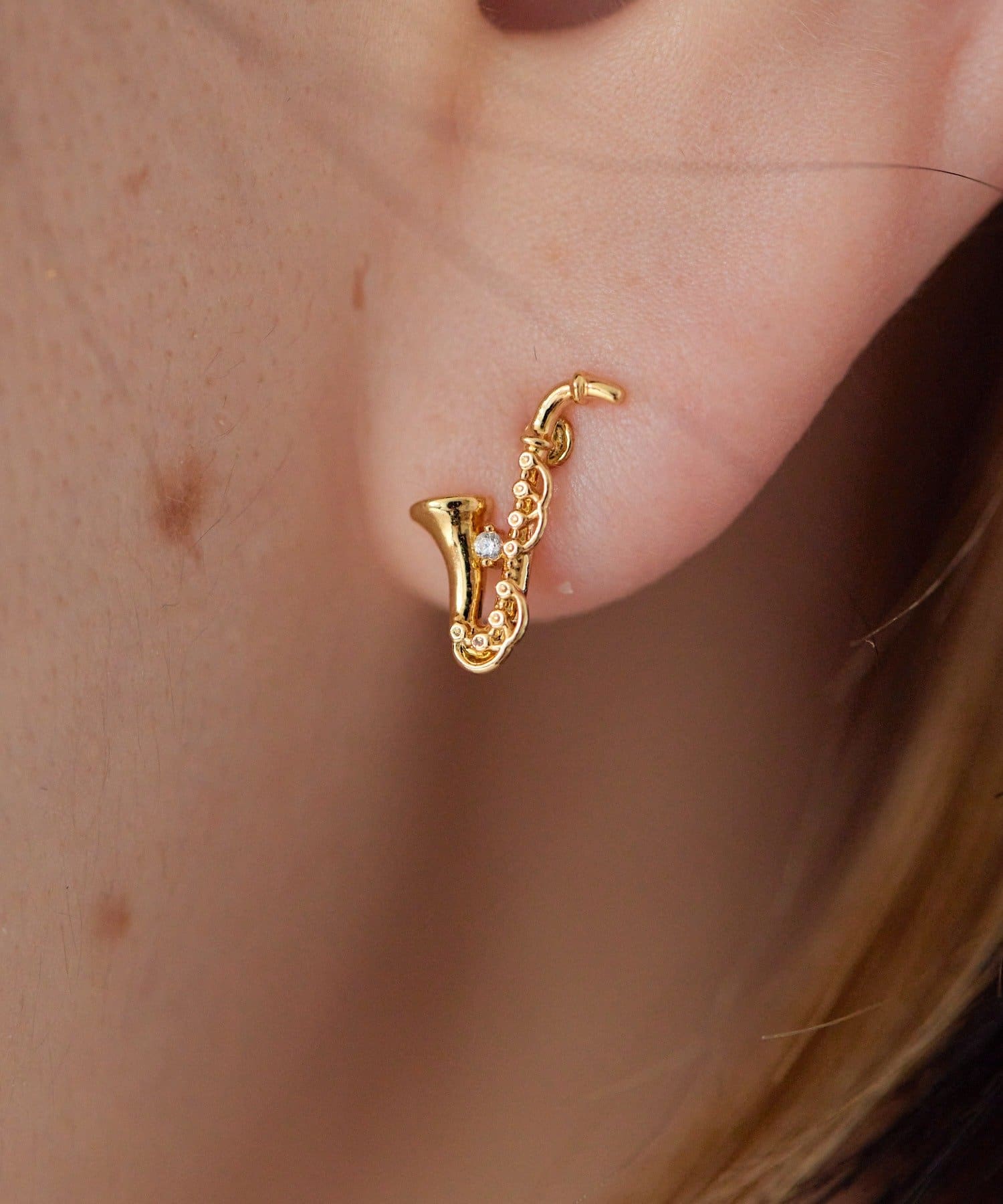 ear PAPILLONNER(イア パピヨネ) キラリ管楽器ピアス