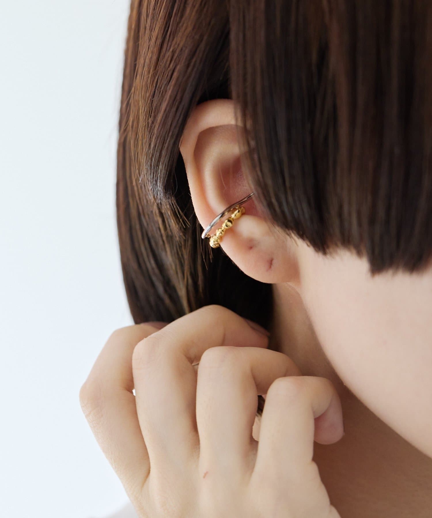 ear PAPILLONNER(イア パピヨネ) 《スターリングシルバー使用》バイカラー花輪イヤーカフ