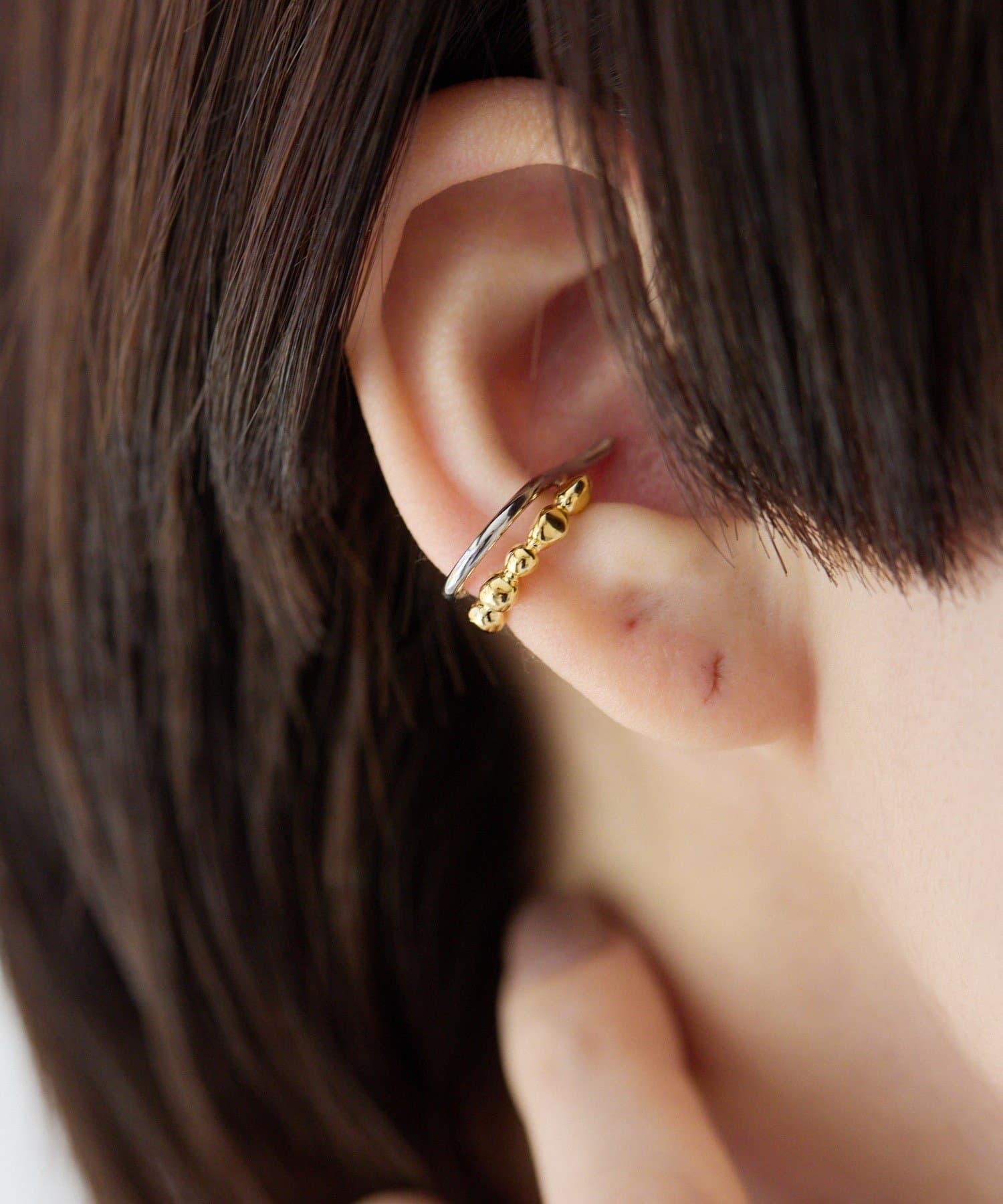 ear PAPILLONNER(イア パピヨネ) 《スターリングシルバー使用》バイカラー花輪イヤーカフ