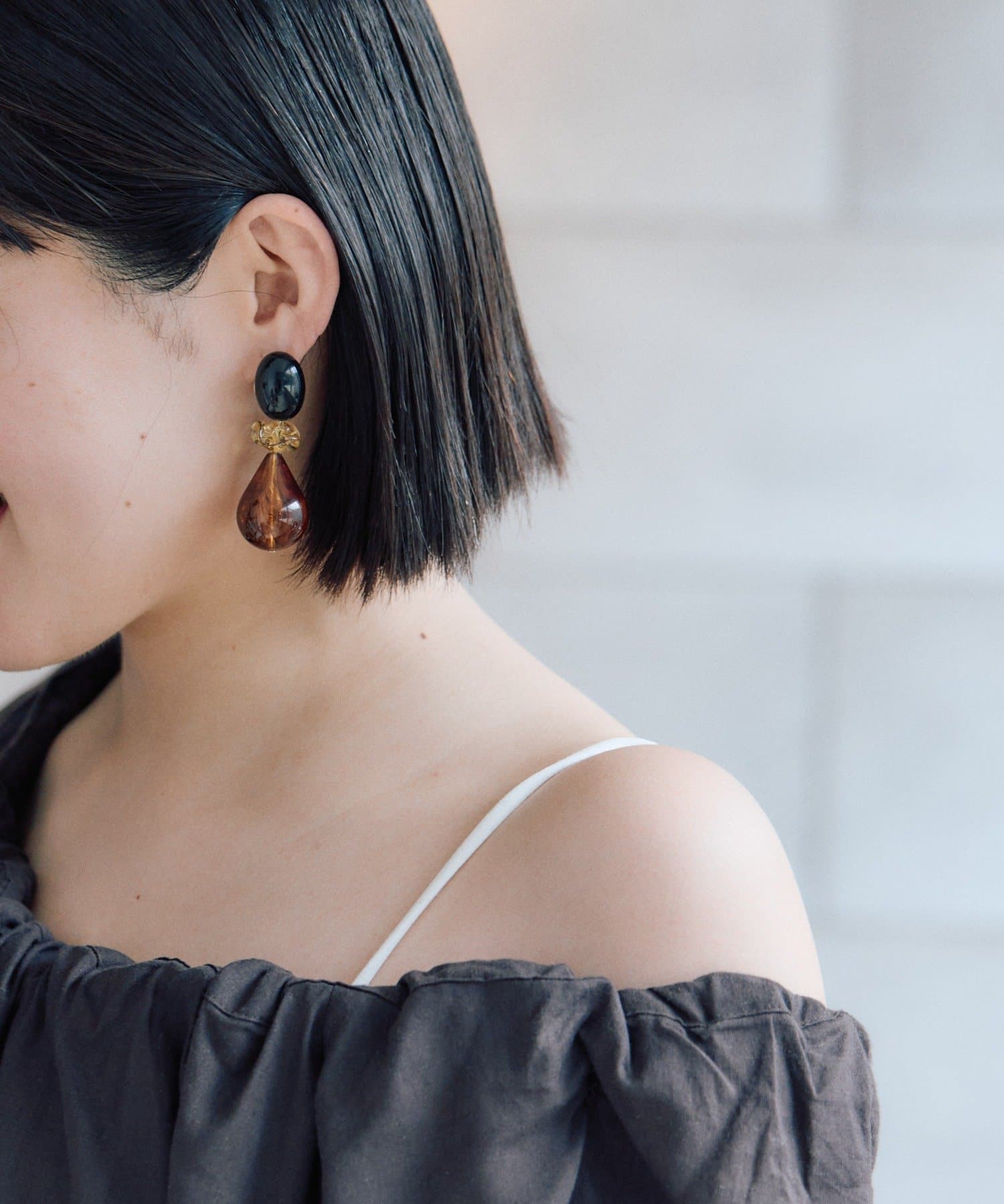 ear PAPILLONNER(イア パピヨネ) ブラウン樹脂ドロップピアス