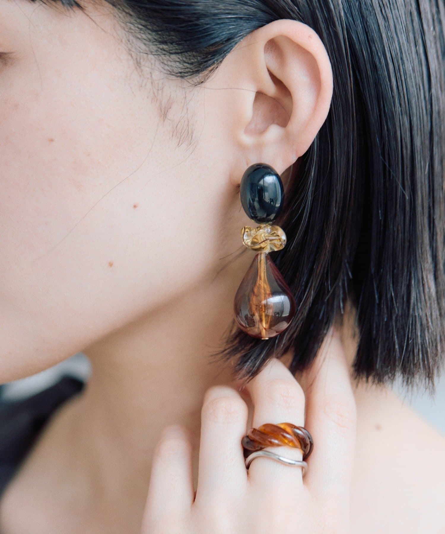 ear PAPILLONNER(イア パピヨネ) ブラウン樹脂ドロップピアス
