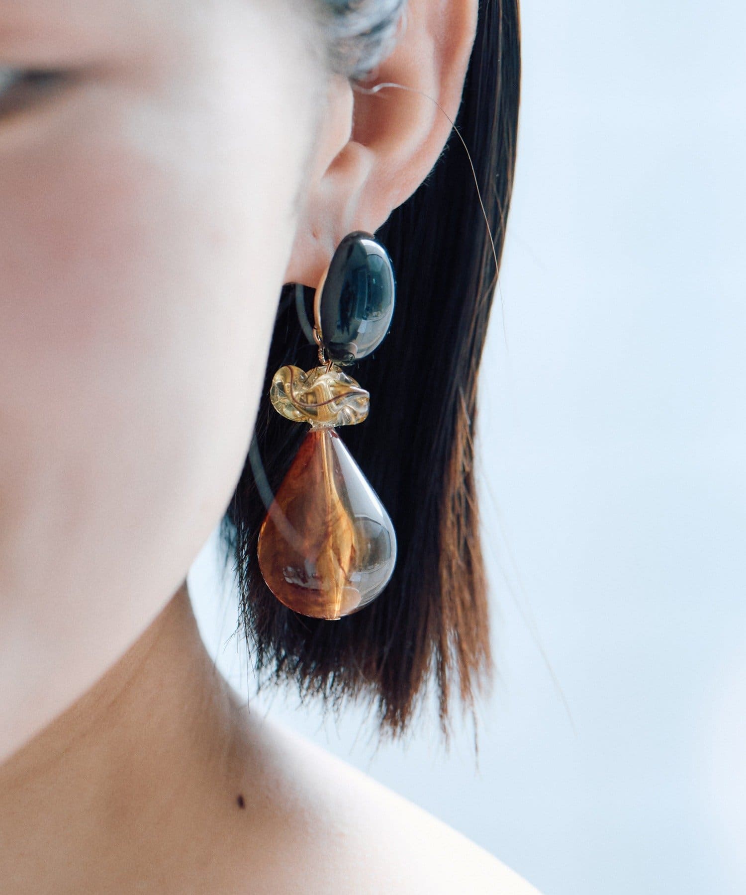ear PAPILLONNER(イア パピヨネ) ブラウン樹脂ドロップピアス