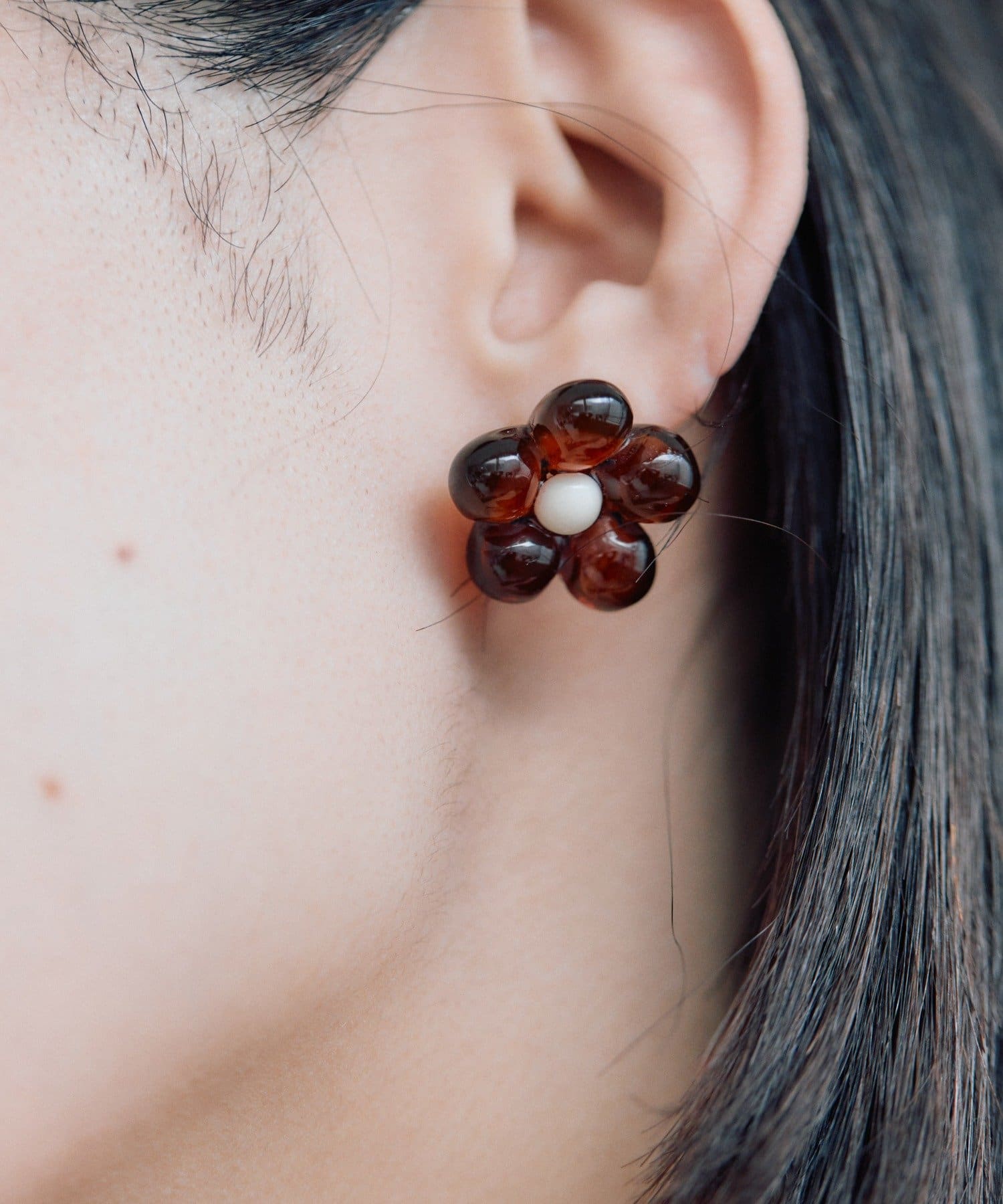 ear PAPILLONNER(イア パピヨネ) カラー樹脂フラワーピアス