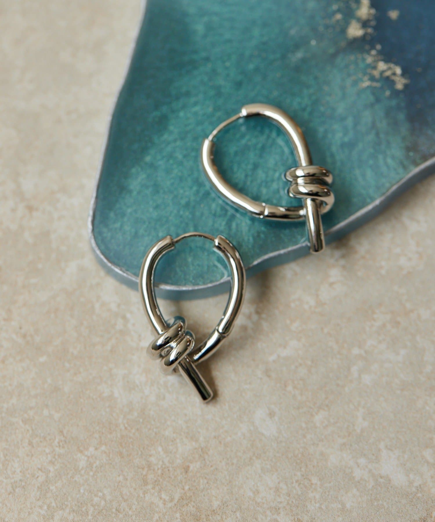 ear PAPILLONNER(イア パピヨネ) むすびフープピアス