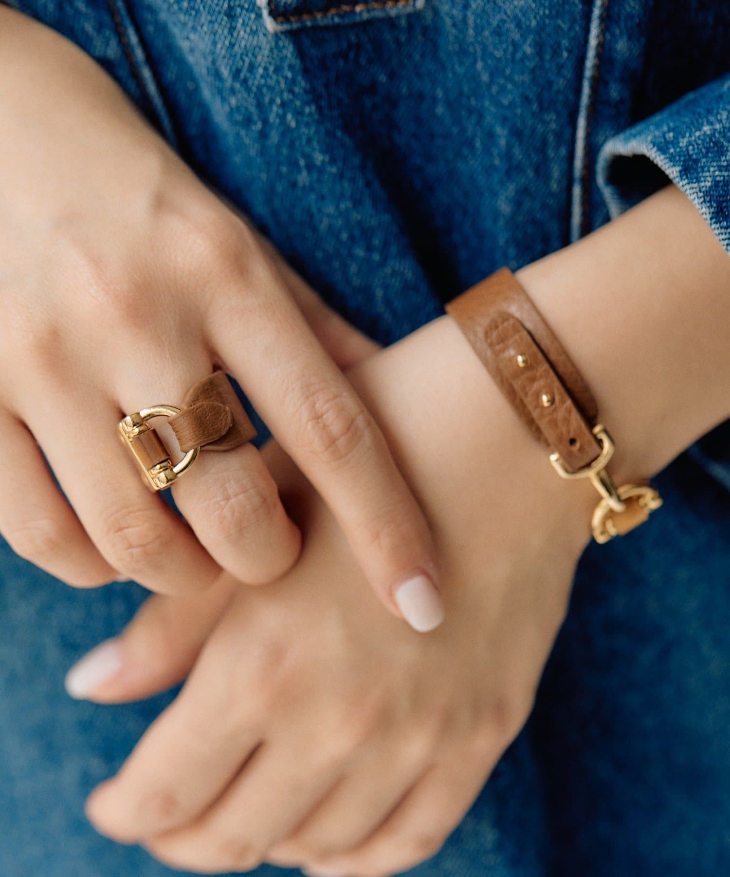 ear PAPILLONNER(イア パピヨネ) 《牛革》バックルレザーリング