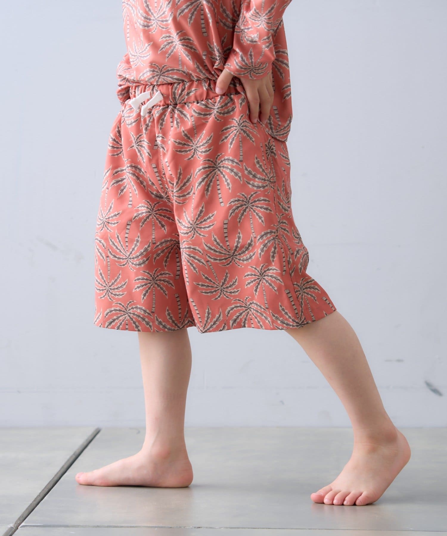 【WEB限定】今年の夏はこれで決まり！おしゃれ見え☆水陸両用スイムパンツ■デザインおしゃれな総柄が目を惹くスイムショーツが登場！体に張り付かないサイズ感なので、動きやすさにこだわりました♩内側にはメッ