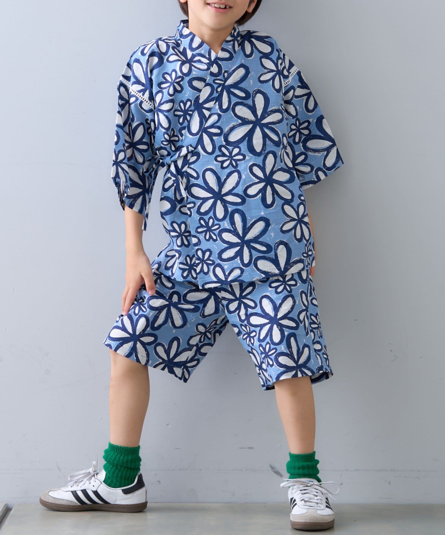 他にはない総柄が魅力♩"楽ちん×涼しい"が叶うおしゃれ甚平■デザイン男の子でも女の子でも着ていただけるデザインが魅力♩さらっとした肌触りで、汗ばむ季節も快適に過ごすことができます！