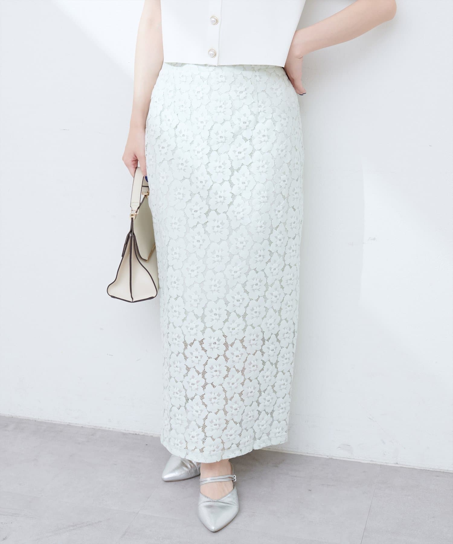 【2025SS natural couture】花柄レースややAラインスカート■Design一面に広がるレースが、上品で華やかな印象を演出するレーススカート。繊細なレースの透け感が、軽やかで涼しげな雰