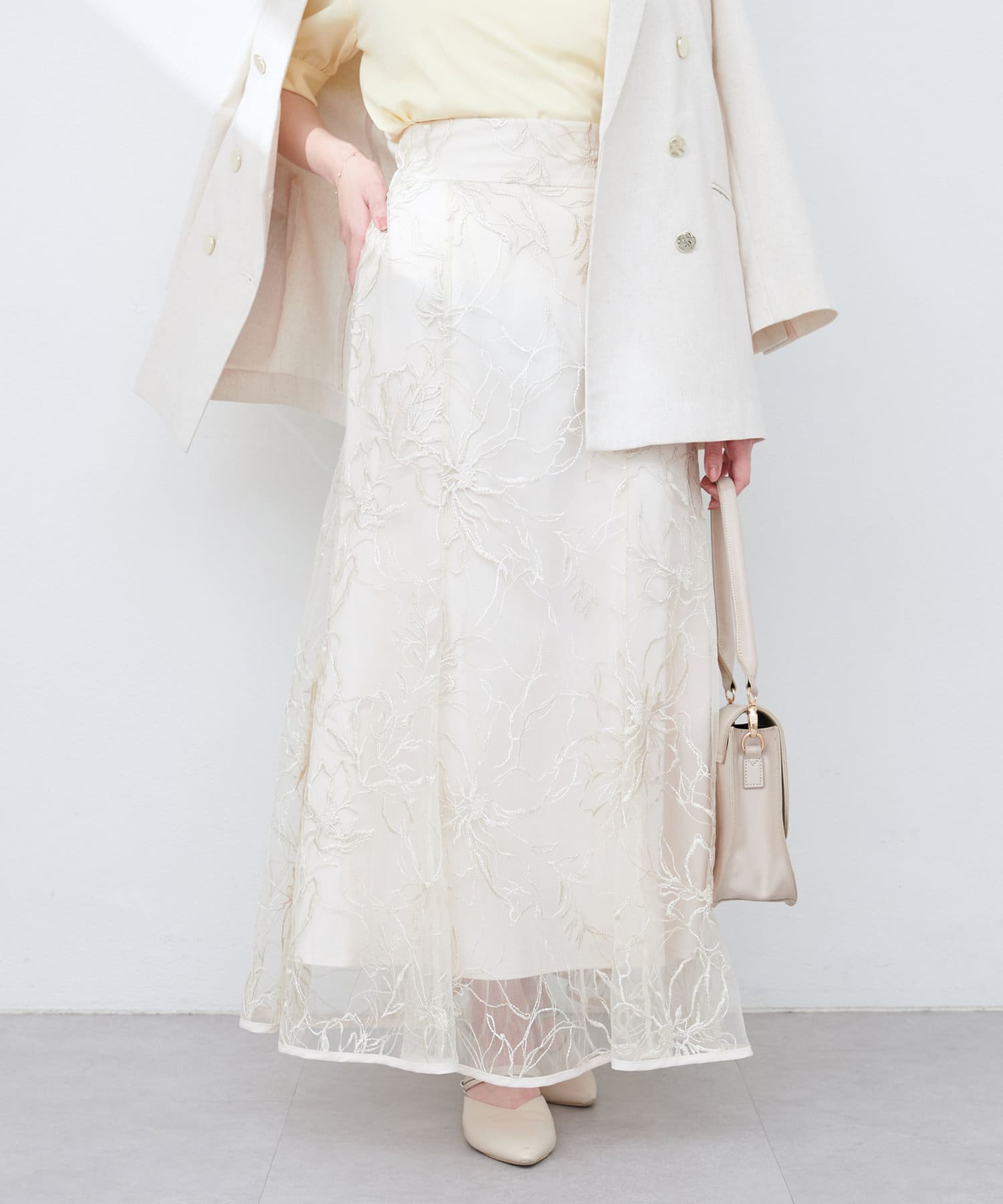 【2025SS natural couture】チュール刺繍切替スカート■Design繊細な花模様の刺繍が、エレガントな雰囲気を醸し出すフレアスカート。軽やかなオーガンジー素材を使用しており、動くたび