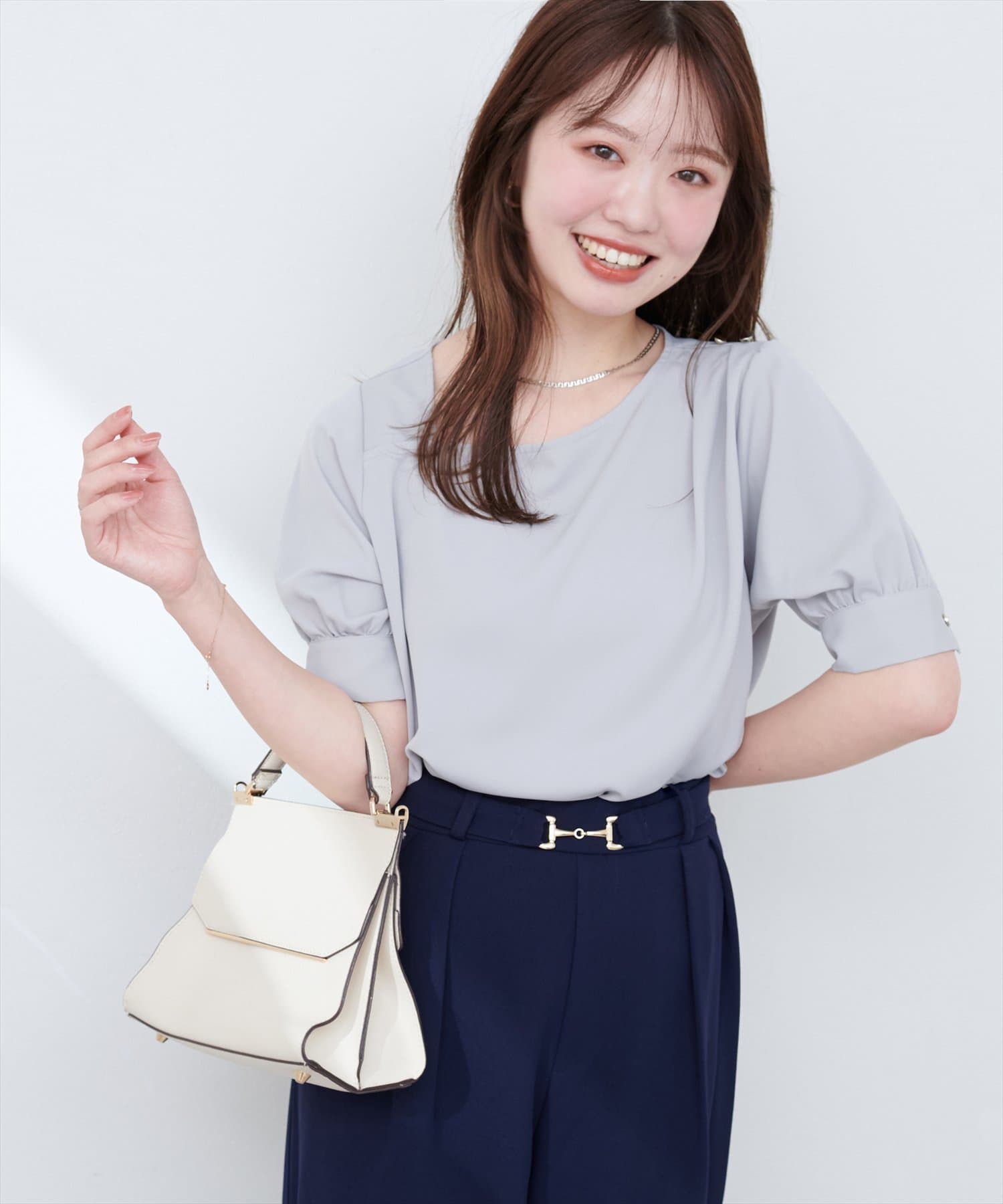 natural couture(ナチュラルクチュール) アシメネック金釦装飾ブラウス