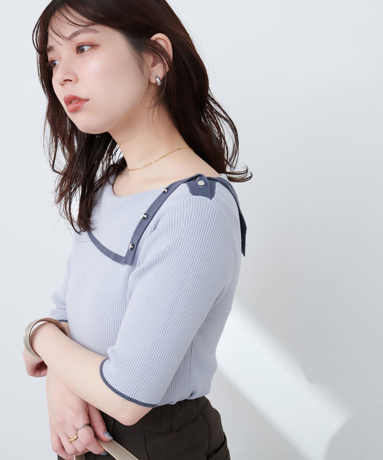 natural couture(ナチュラルクチュール) 【WEB限定】オフショルアシメネックリブニット