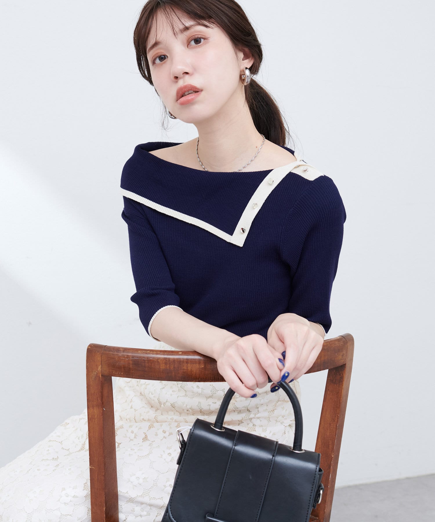 natural couture(ナチュラルクチュール) 【WEB限定】オフショルアシメネックリブニット