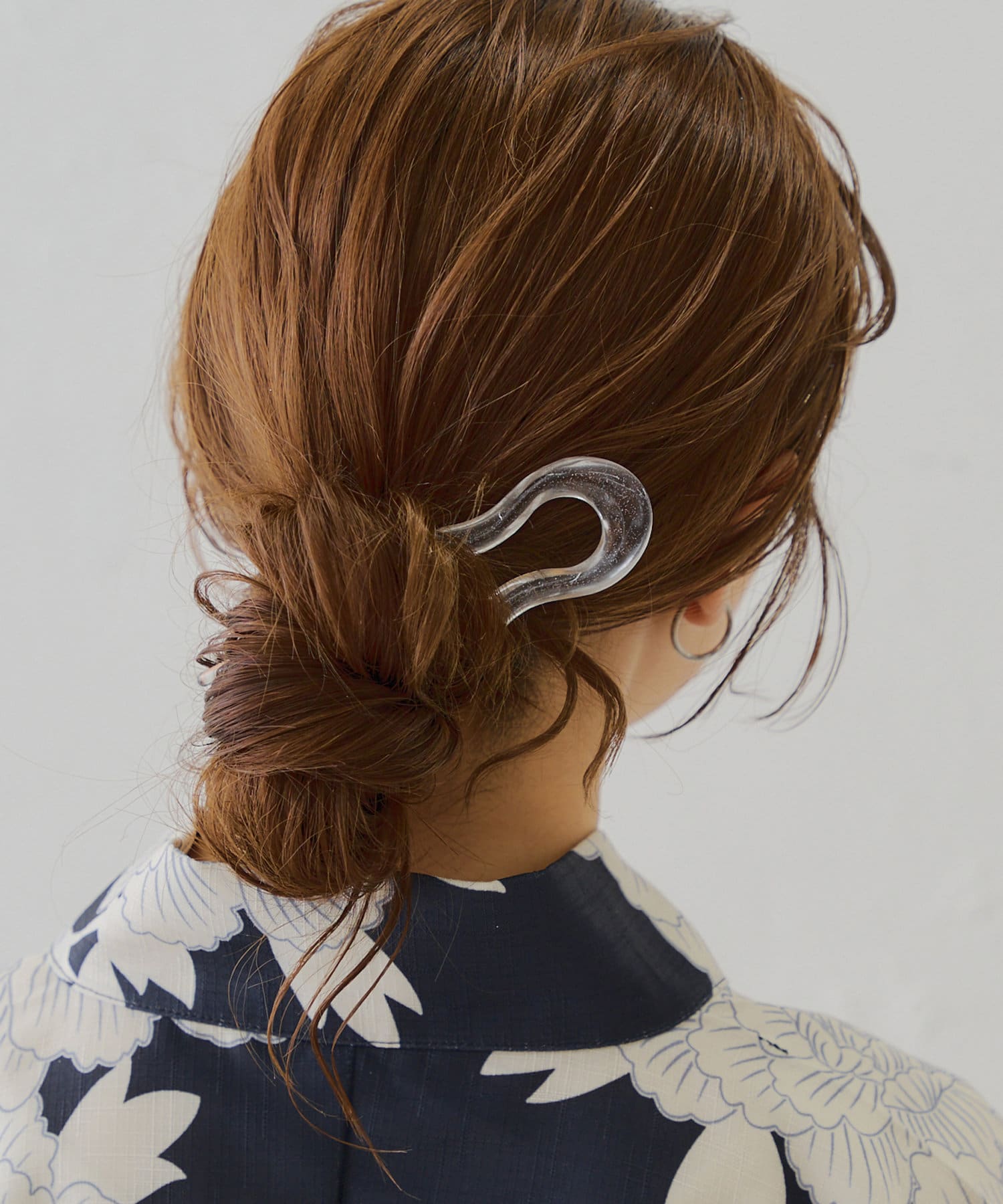 ぷっくりデザインが存在感のあるかんざしどんなヘアアレンジにも合わせやすい涼しげな印象のかんざし。つけるだけで後ろ姿がおしゃれになって可愛い♪お持ちのアクセサリーと組み合わせても◎[Point]〇簡単に