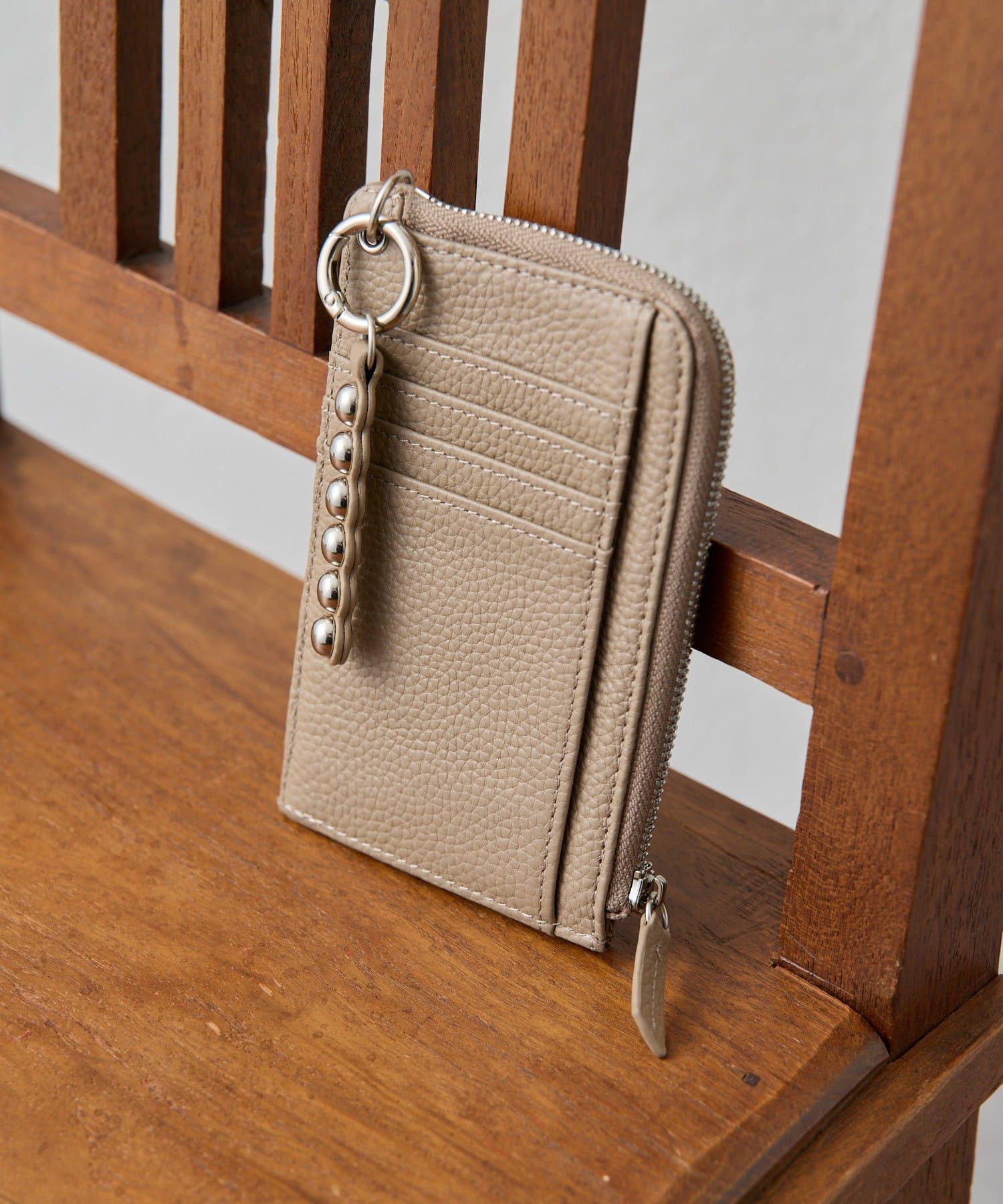 ear PAPILLONNER(イア パピヨネ) 再予約受付中！【インフルエンサーほし企画】本革スタッズフラグメントケース