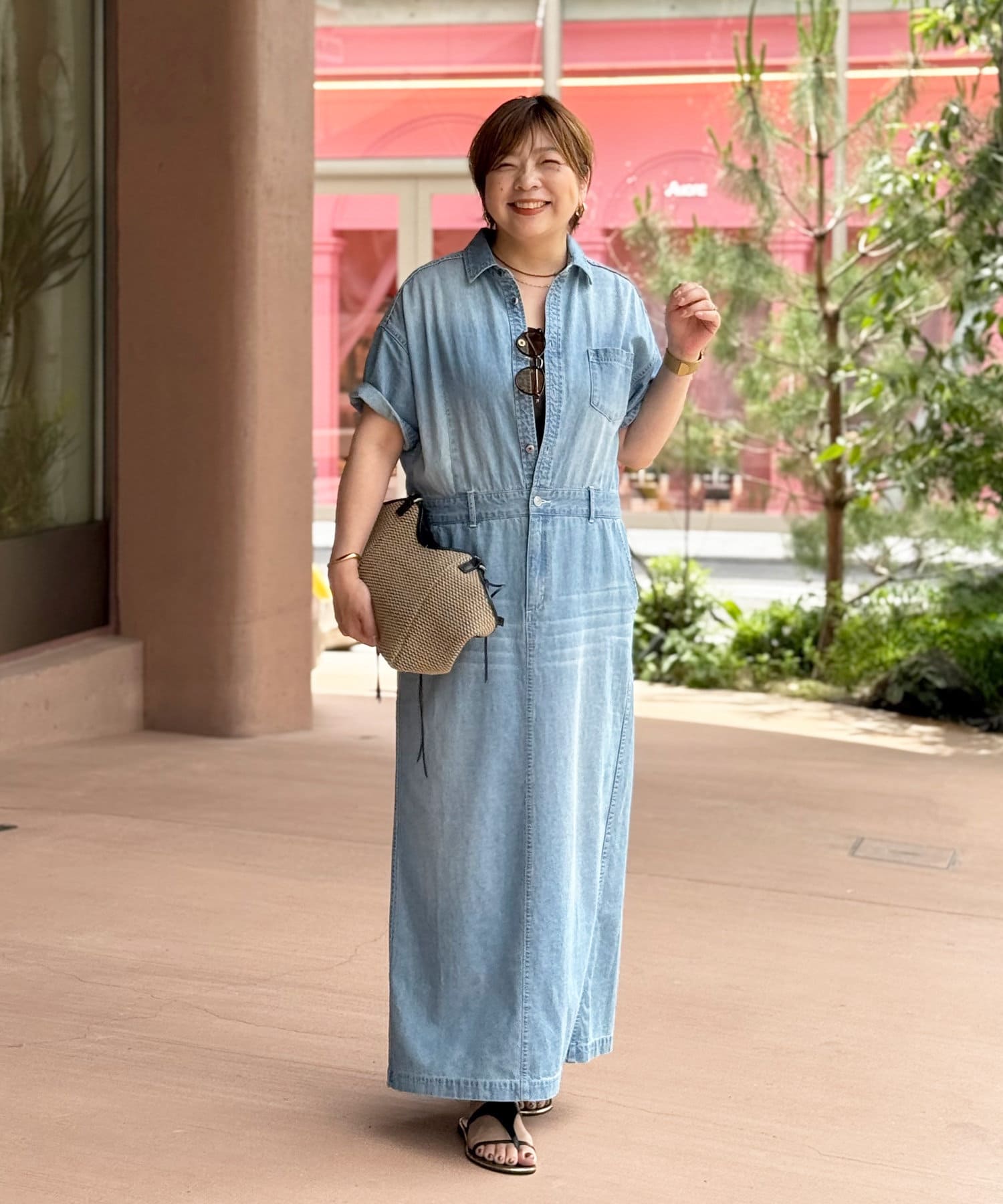 人気ワンピースが夏仕様になって登場！！●デザイン人気のコラボシャツワンピースに半袖バージョンが登場！！リヴドロワの人気インフルエンサーYoshiiiiiiさんとコラボしたワンピース。薄手の軽やかなデニ