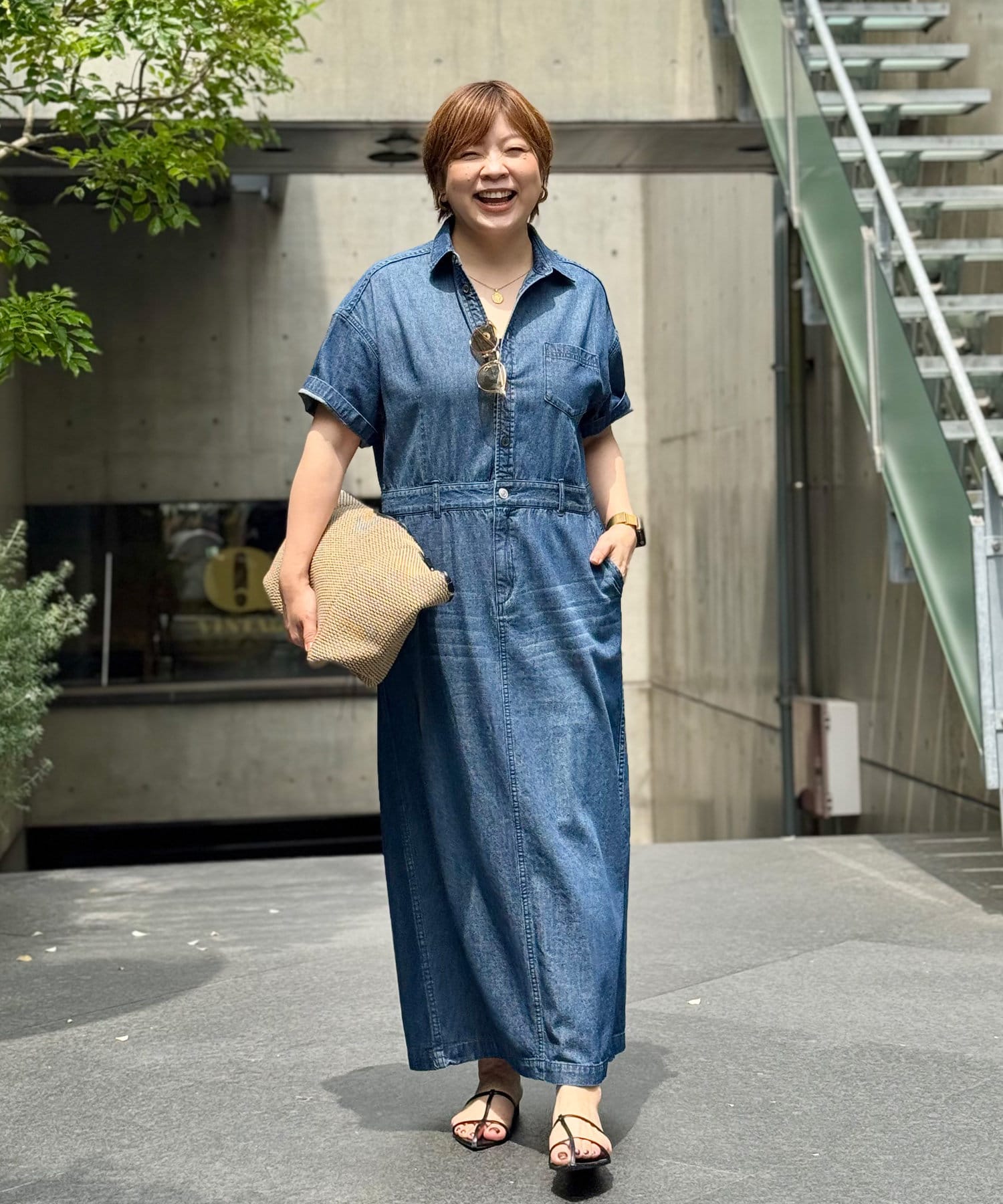 人気ワンピースが夏仕様になって登場！！●デザイン人気のコラボシャツワンピースに半袖バージョンが登場！！リヴドロワの人気インフルエンサーYoshiiiiiiさんとコラボしたワンピース。薄手の軽やかなデニ